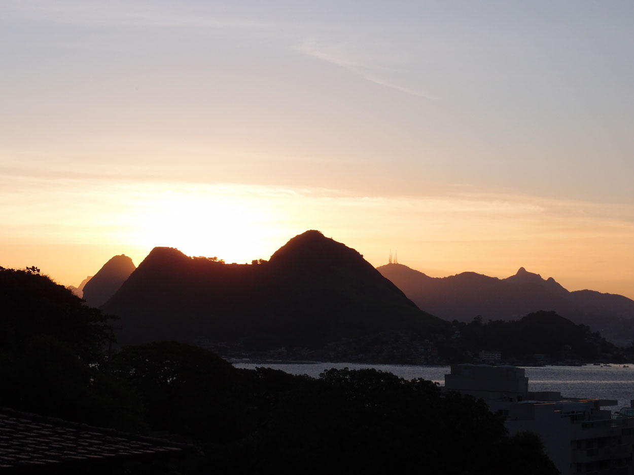 2016-02-01 Draht am blauen Abendhimmel (Foto)