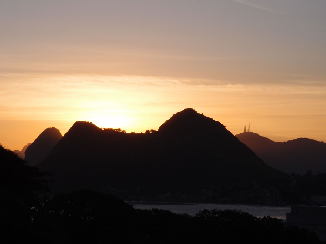 2016-02-01 Draht am blauen Abendhimmel (Foto)