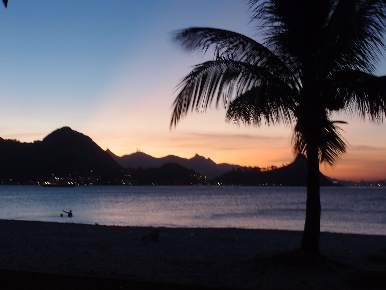 2016-02-01 Draht am blauen Abendhimmel (Foto)