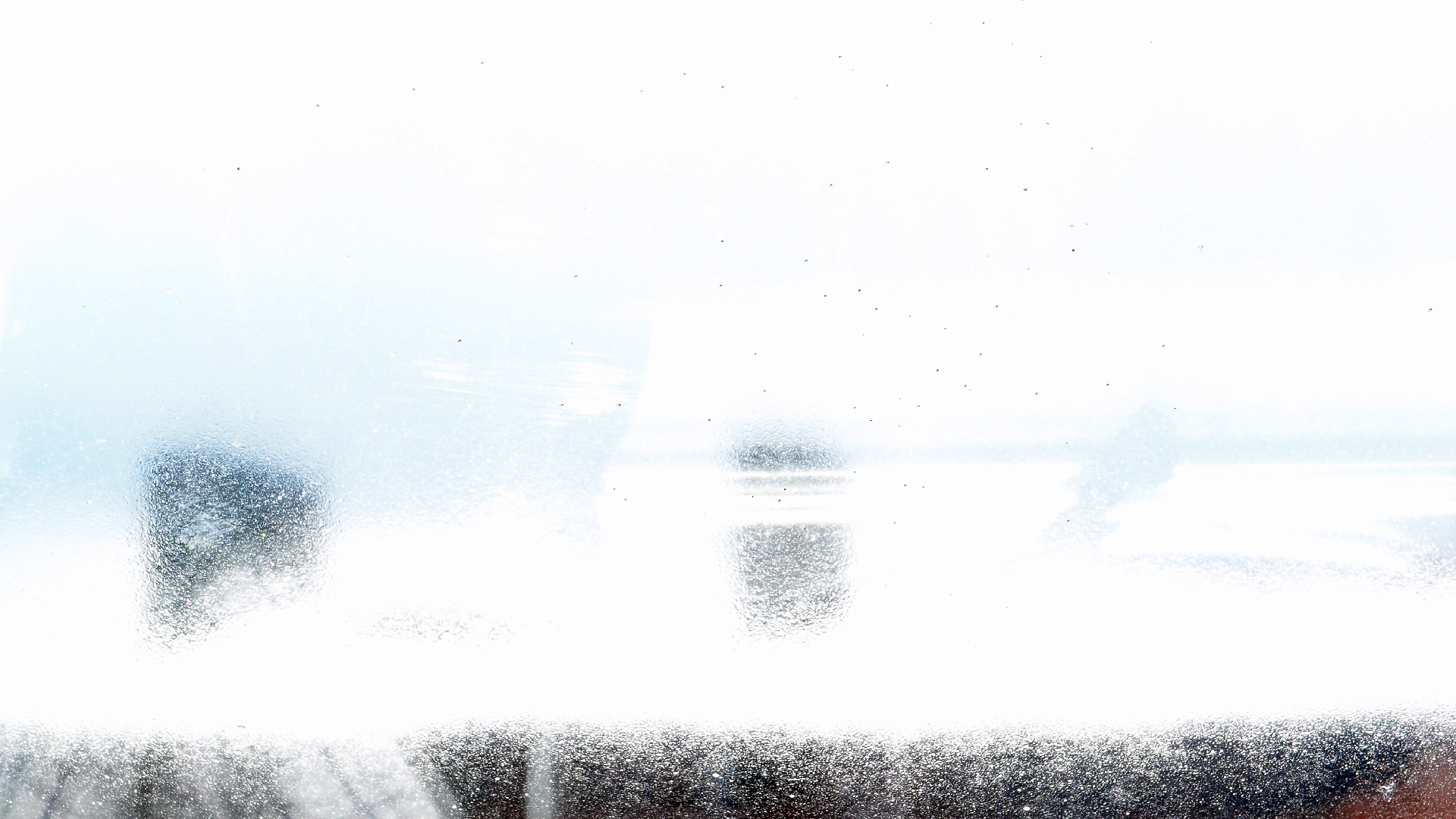 2022-09-18 Reflexe im Fenster und Wolken (Foto)