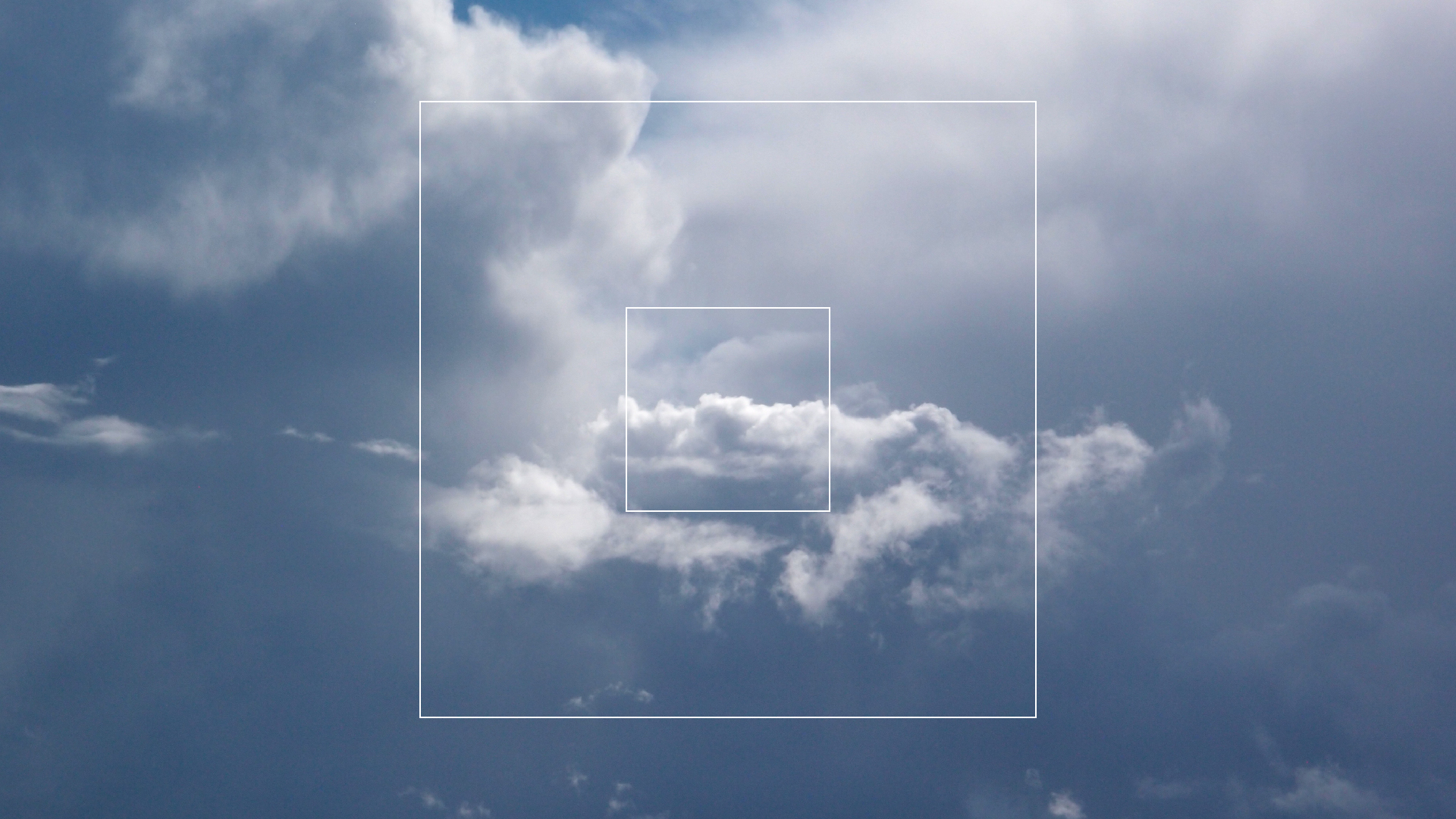 2022-09-18 Reflexe im Fenster und Wolken (Foto)