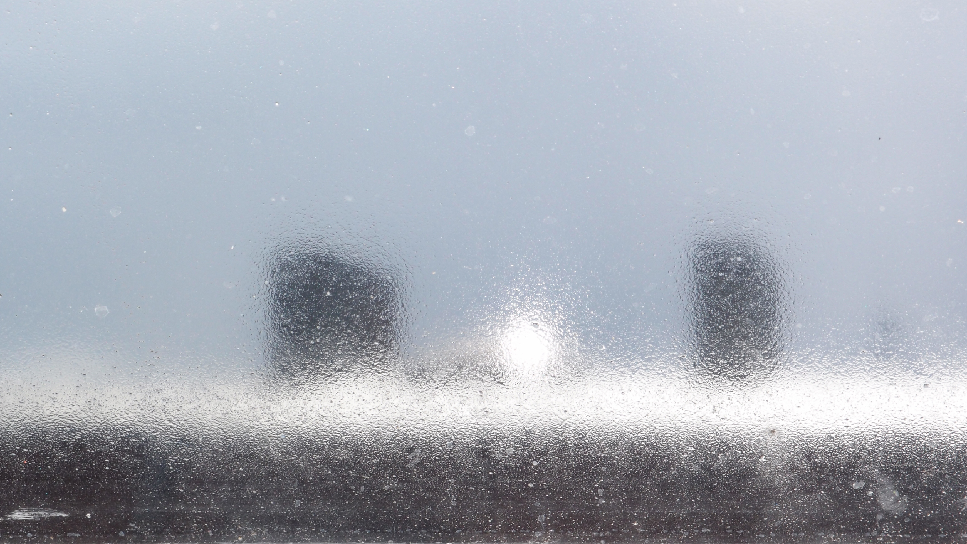 2022-09-18 Reflexe im Fenster und Wolken (Foto)