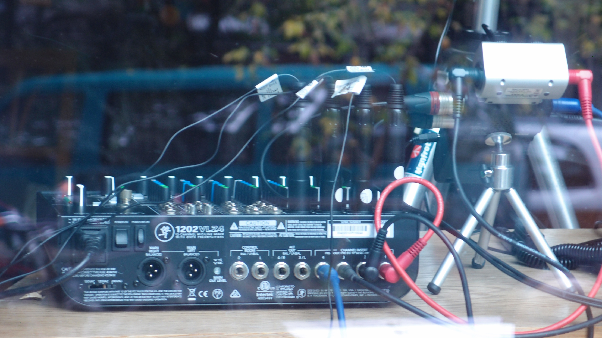 2021-08-17 Das Kleine Regen Rhythmus Orchester spielt wieder ein bi&szlig;chen (Plastik, Alu, Pappe, Kalebasse, Tetrapack)