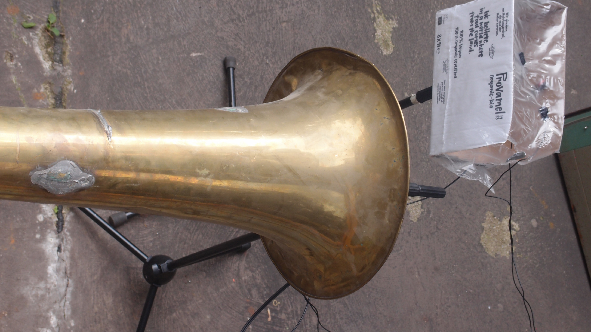 2021-08-22 Das Kleine Regen Rhythmus Orchester spielt 'Autonome Beats' (Horn und Tetrapack)