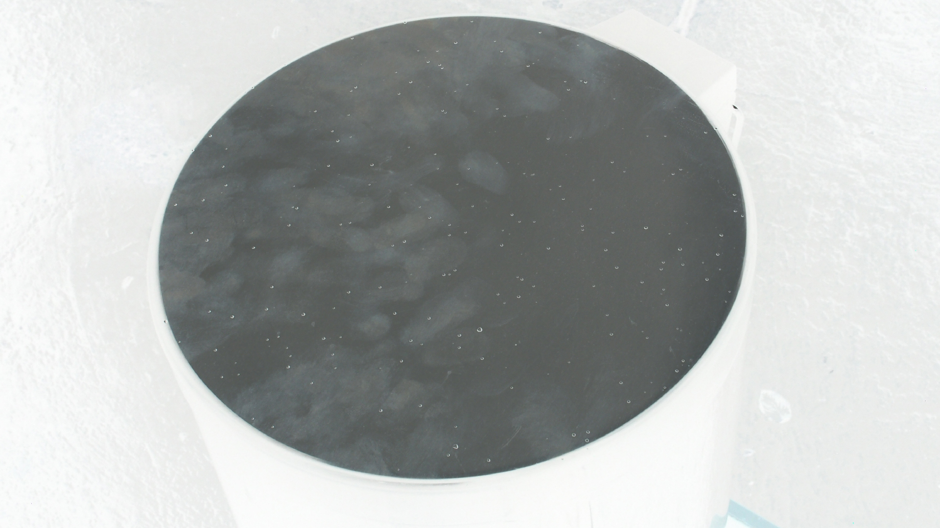 2021-08-30 Das Kleine Regen Rhythmus Orchester spielt 'autonome Beats' (Blech-M�lleimer mit Plastikbeh�lter)