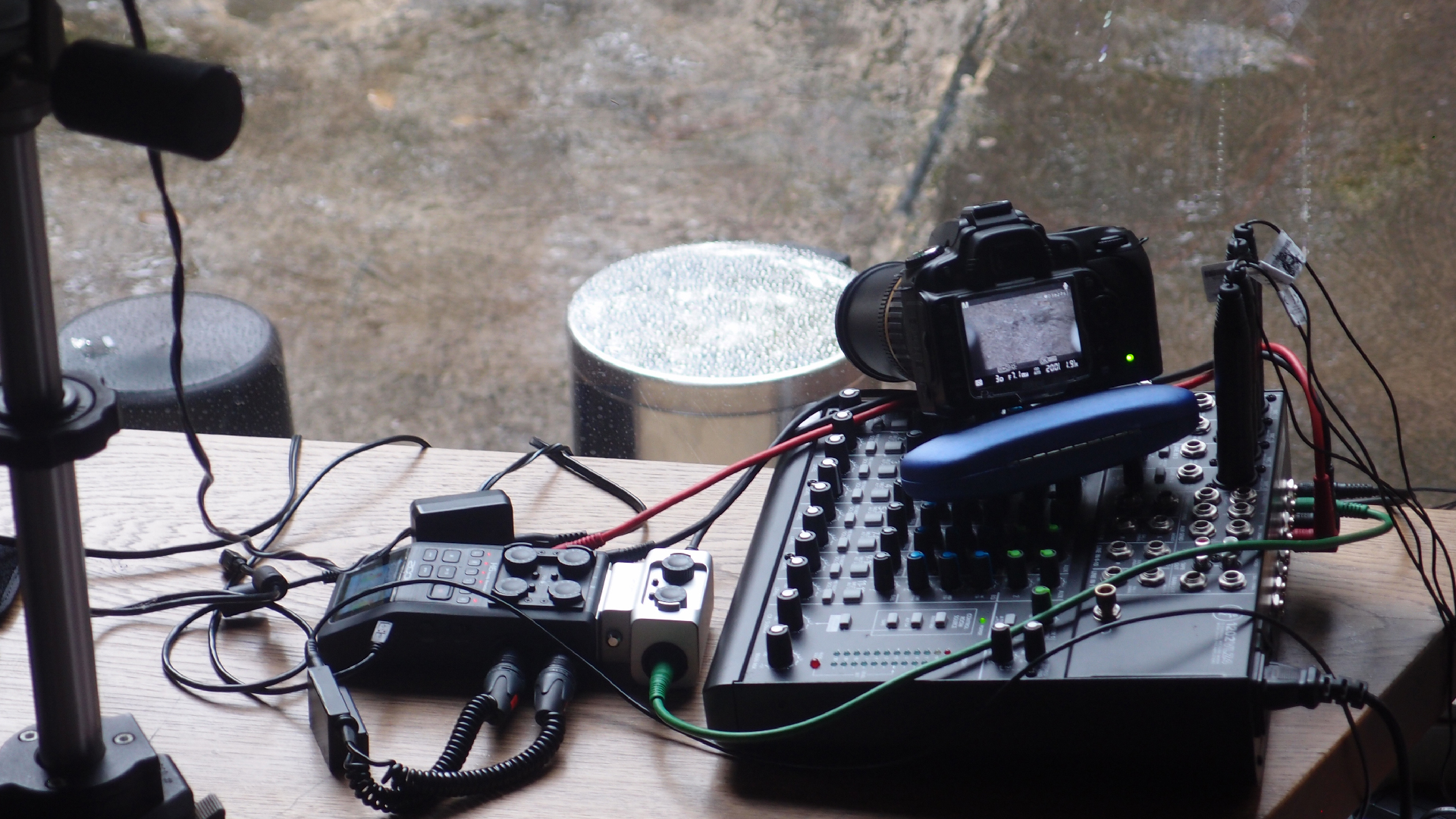 2021-08-30 Das Kleine Regen Rhythmus Orchester spielt 'autonome Beats' (Blech-M�lleimer mit Plastikbeh�lter)