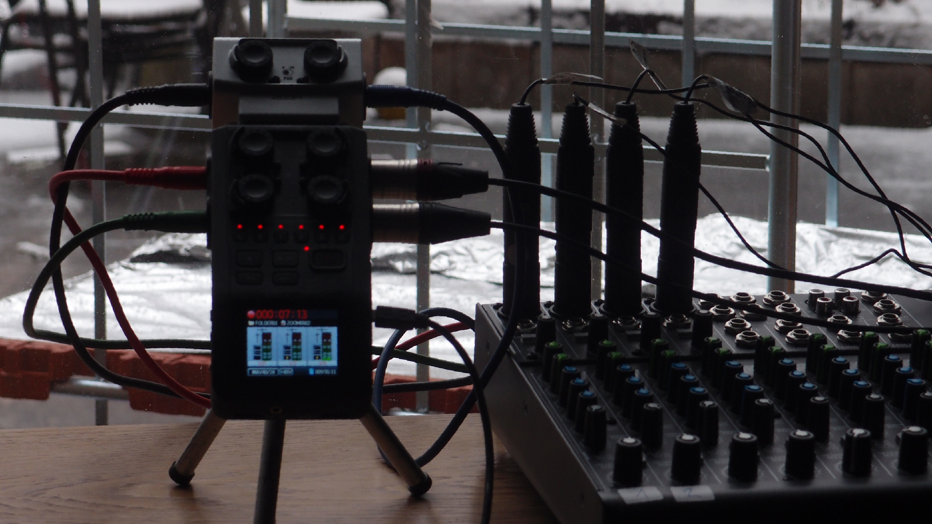 2021-12-09 & 10 Das Kleine Regen Rhythmus Orchester (Schnee auf Alufolie) (Audio, Foto, Typo Grafik)