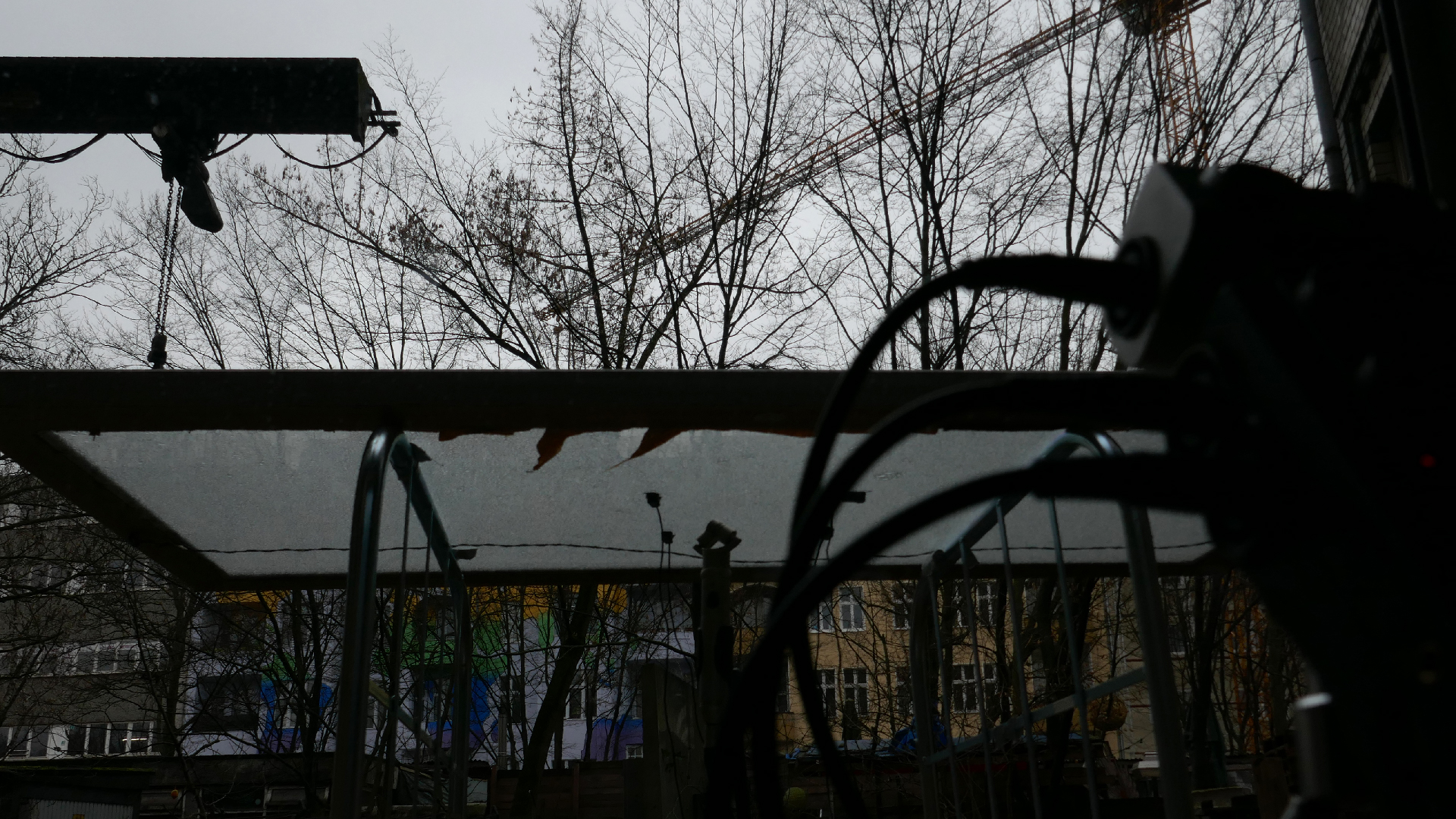 2022-02-08 Das Kleine Regen Rhythmus Orchester (Fensterglas einfach, im Bilderrahmen, II) (Audio, Video)