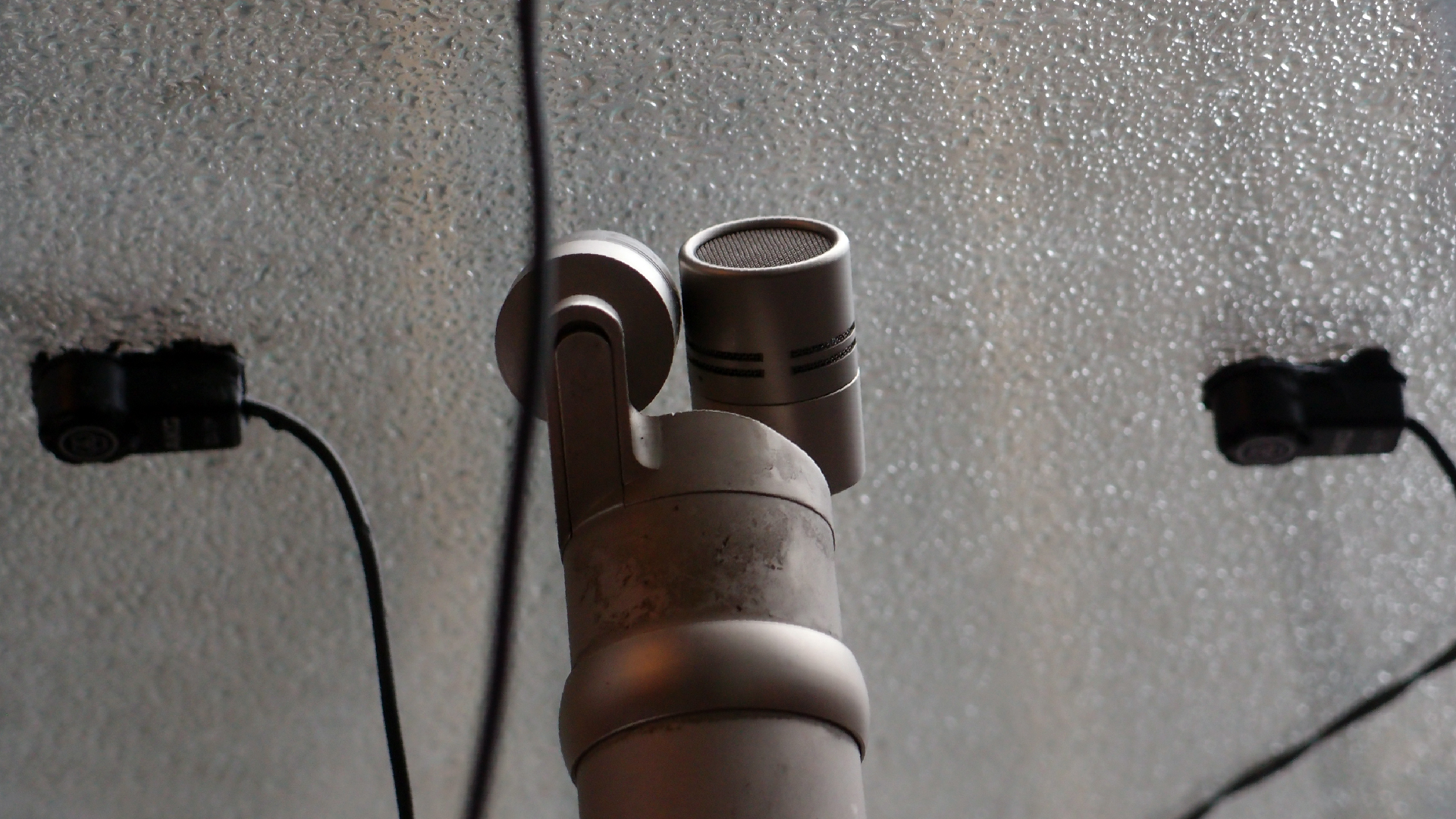 2022-02-08 Das Kleine Regen Rhythmus Orchester (Fensterglas einfach, im Bilderrahmen, II) (Audio, Video)