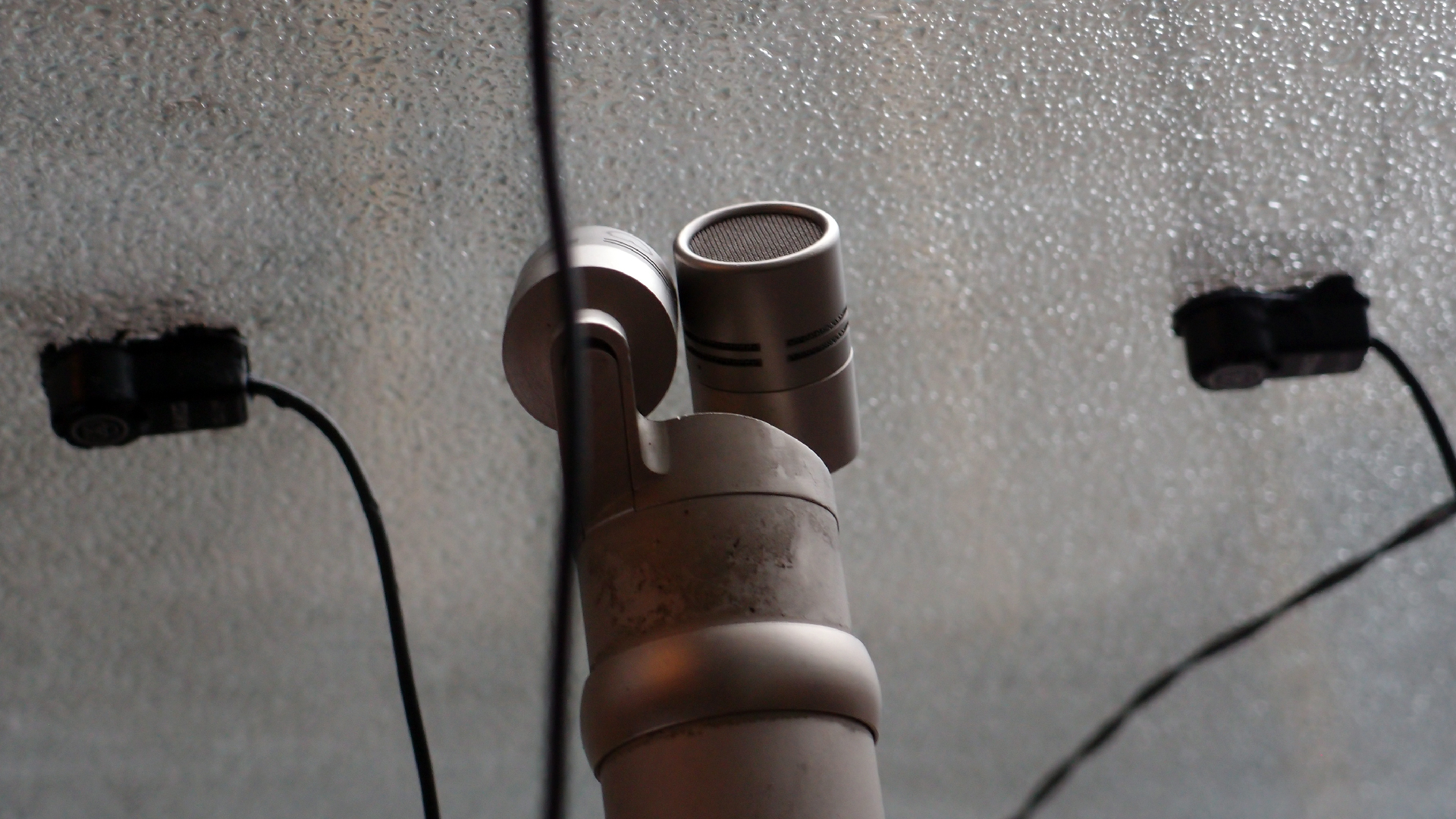 2022-02-08 Das Kleine Regen Rhythmus Orchester (Fensterglas einfach, im Bilderrahmen, II) (Audio, Video)