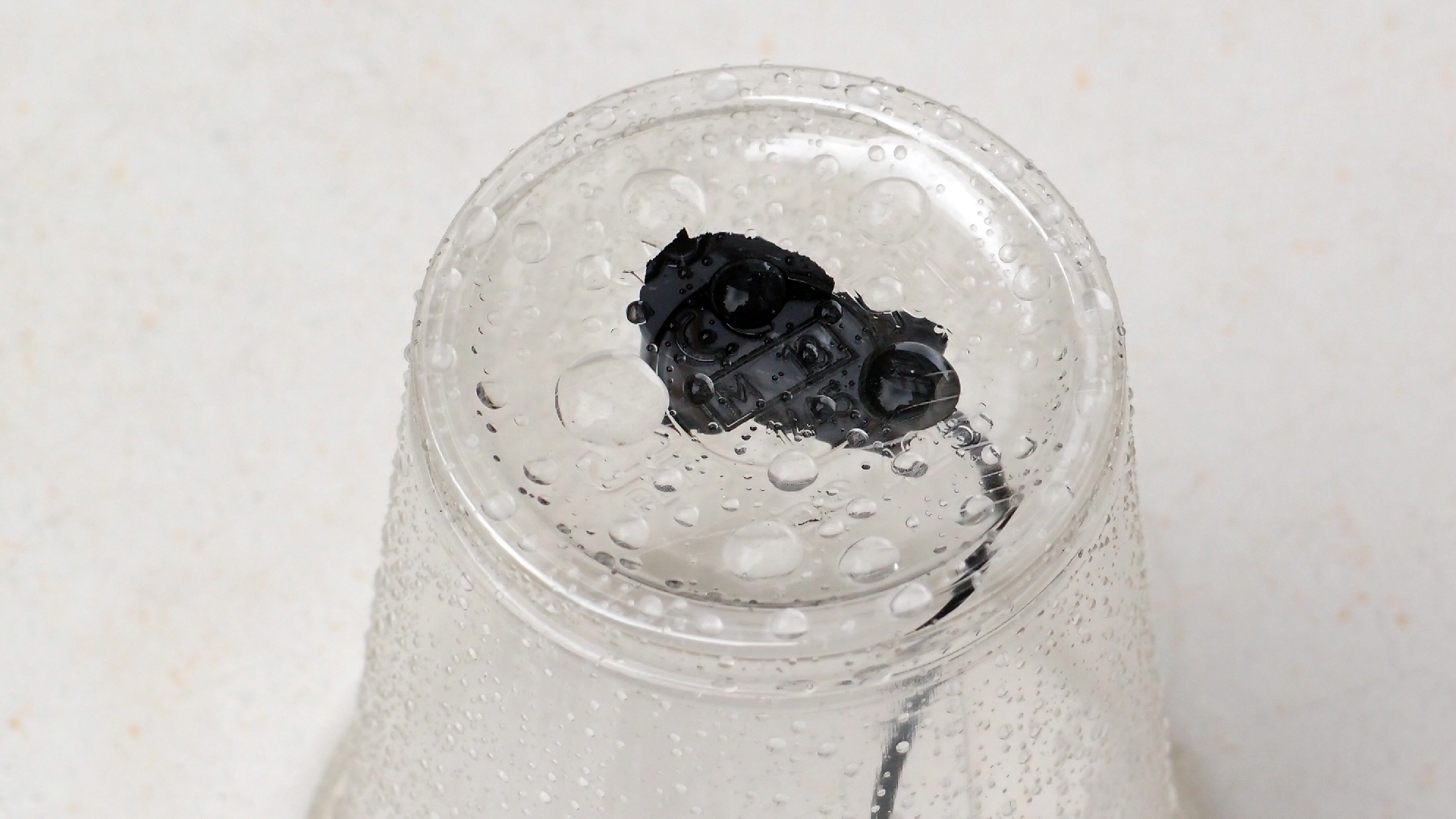 2022-05-17 Das Kleine Regen Rhythmus Orchester (Plastebecher aufm Tisch) (Audio, Video)