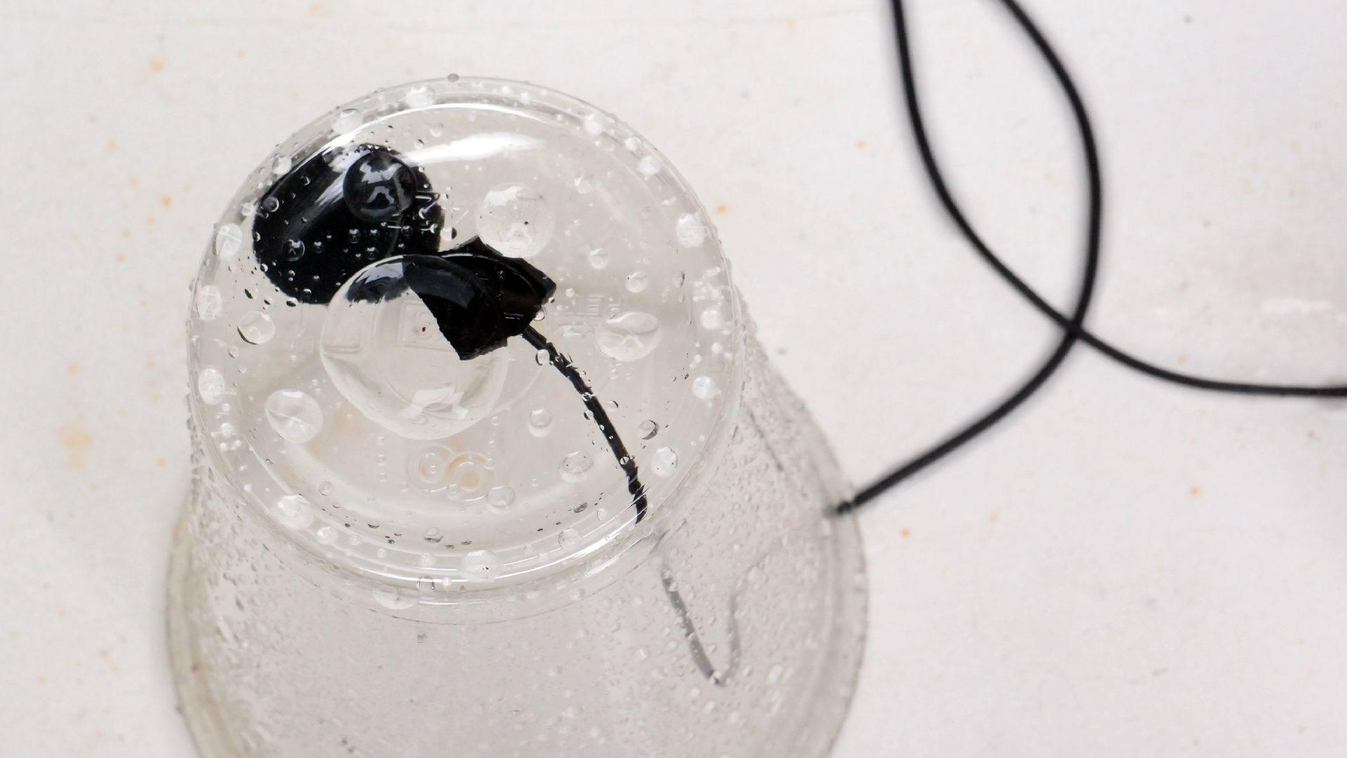 2022-05-17 Das Kleine Regen Rhythmus Orchester (Plastebecher aufm Tisch) (Audio, Video)