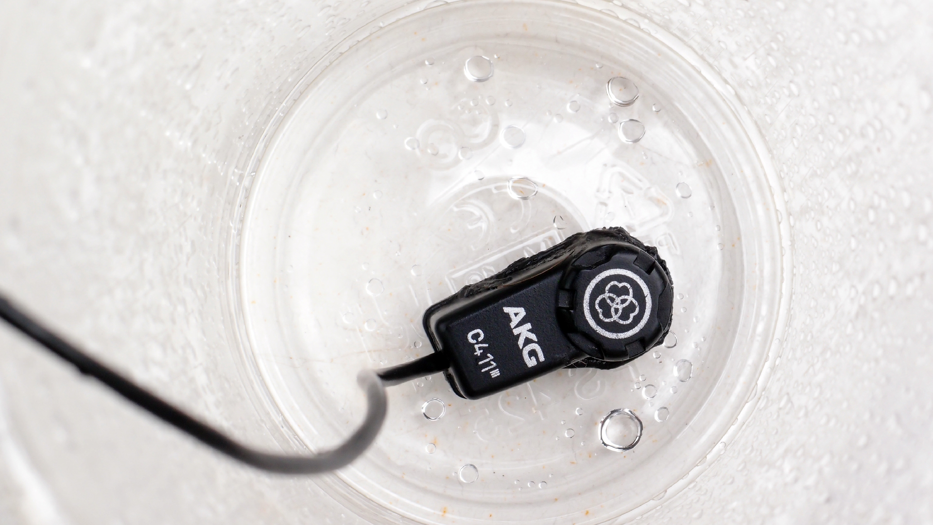 2022-05-17 Das Kleine Regen Rhythmus Orchester (Plastebecher aufm Tisch) (Audio, Video)