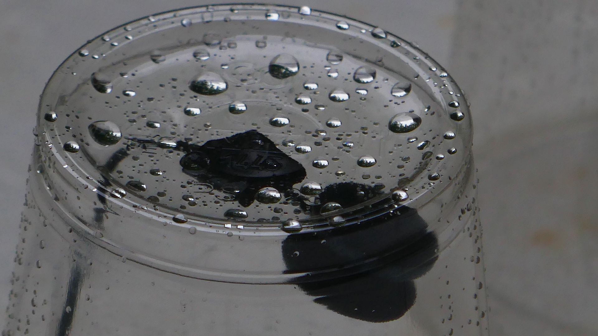 2022-05-17 Das Kleine Regen Rhythmus Orchester (Plastebecher aufm Tisch) (Audio, Video)