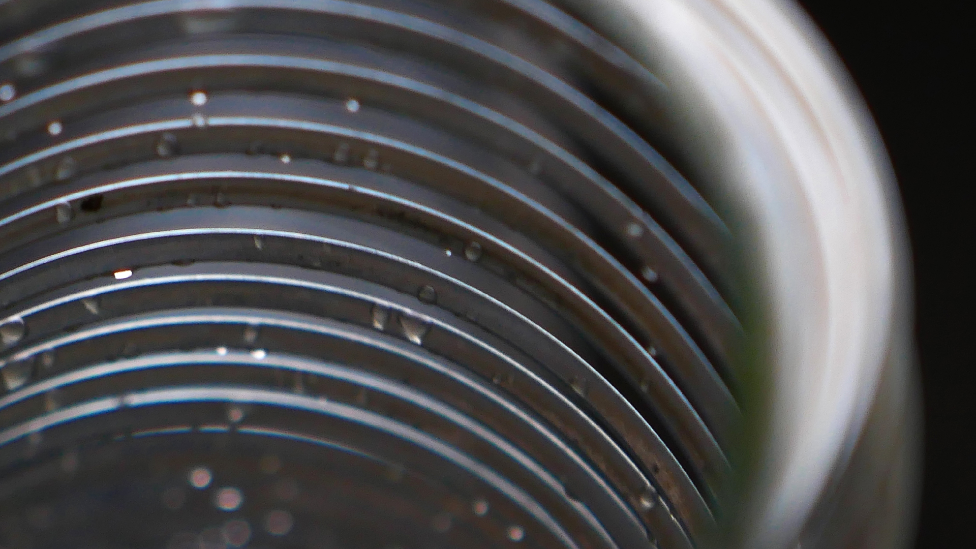 2022-08-27 Das Kleine Regen Rhythmus Orchester (Alublech, Federhall Errorcut) (Audio, Foto)