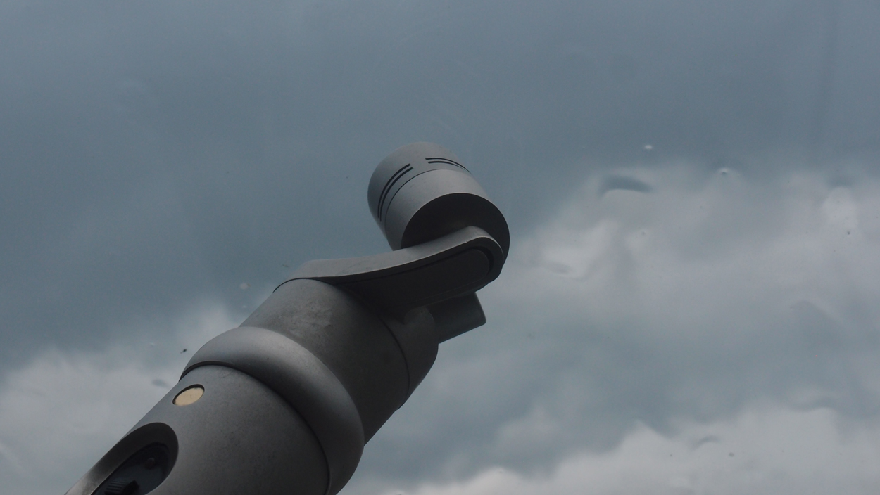 Regen auf Dachflächenfenstern (6 Kanal Audio/ Video)