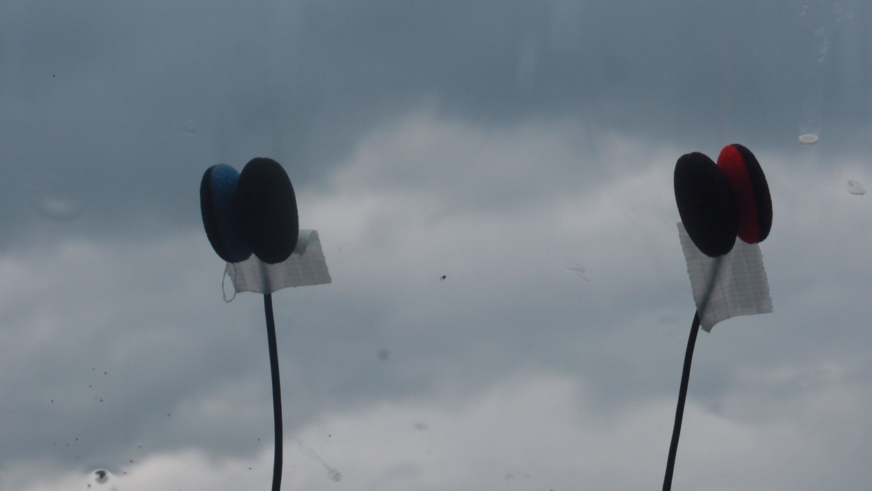 Regen auf Dachflächenfenstern (6 Kanal Audio/ Video)