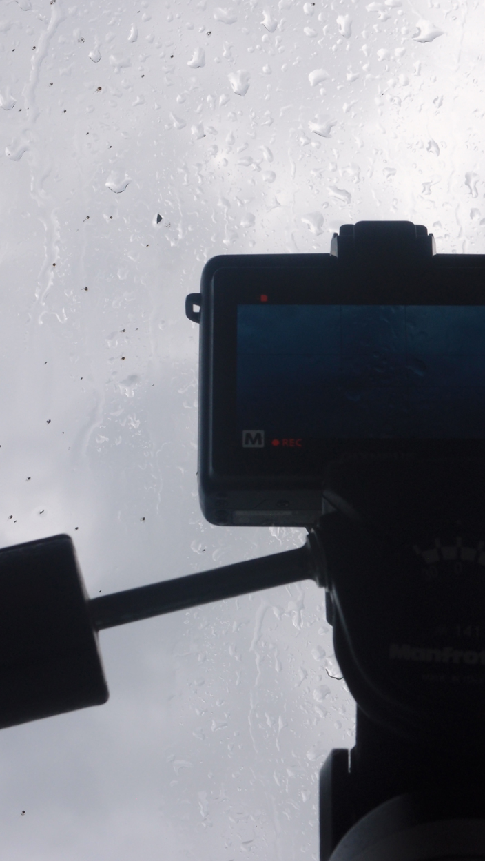 Regen auf Dachflächenfenstern (6 Kanal Audio/ Video)