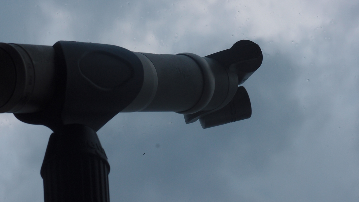 Regen auf Dachflächenfenstern (6 Kanal Audio/ Video)