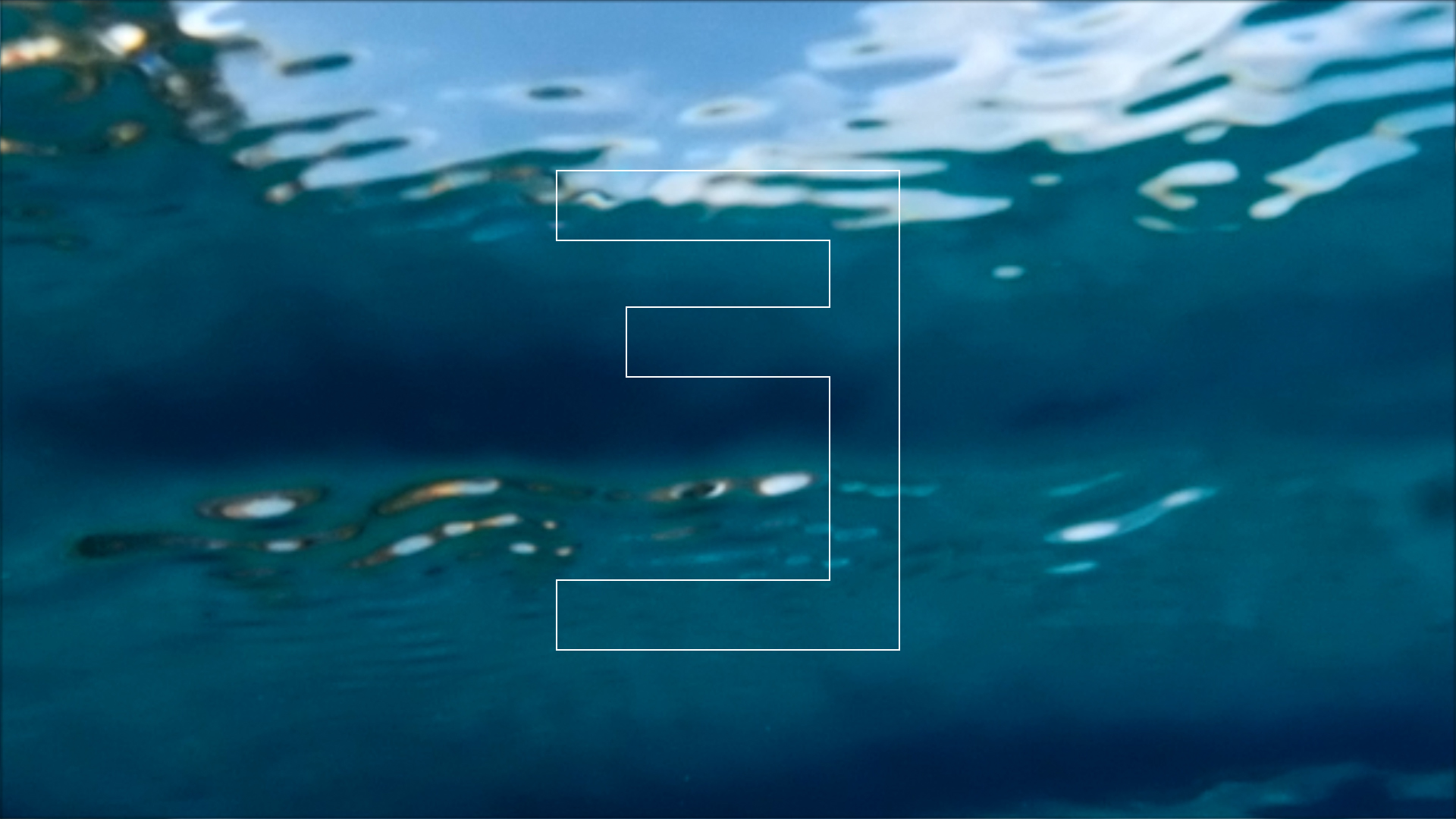 2022-04-14 Am Strand und im Wasser (Quallenvideo, Stills & Numbers) (Typo Grafik, Video)