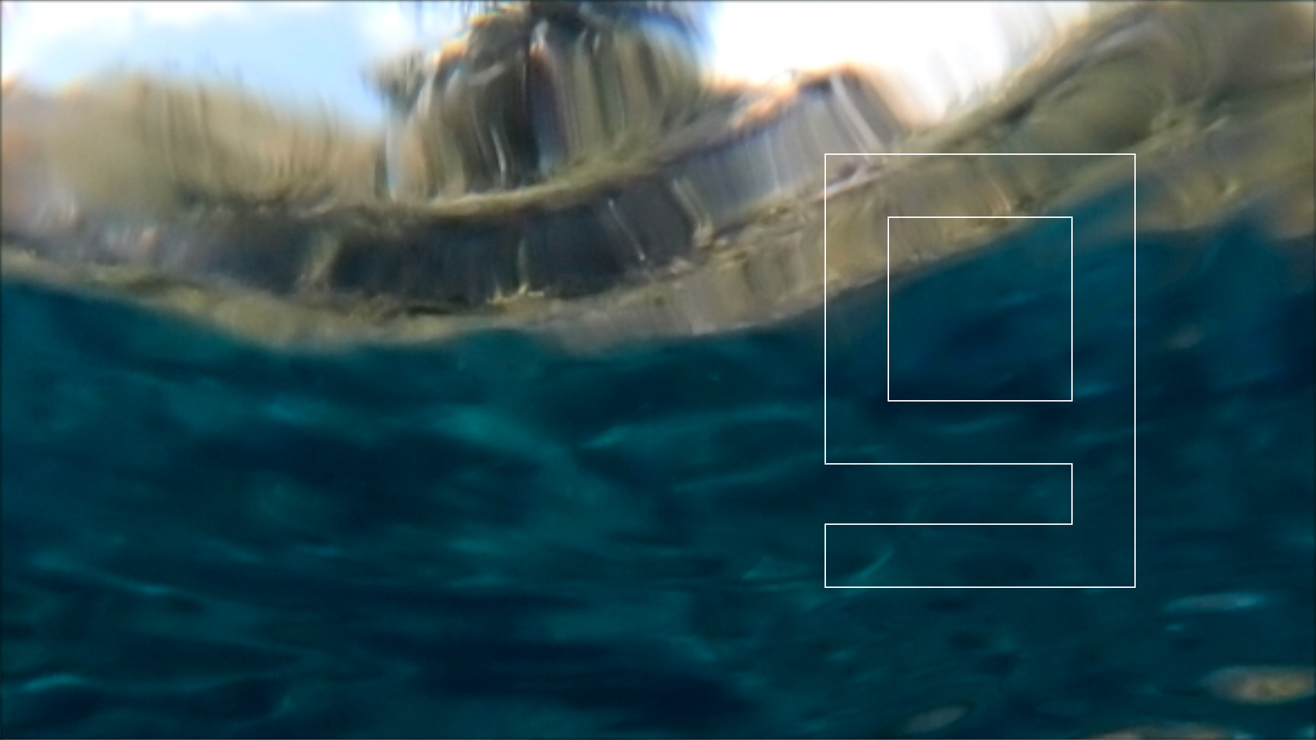 2022-04-14 Am Strand und im Wasser (Quallenvideo, Stills & Numbers) (Typo Grafik, Video)