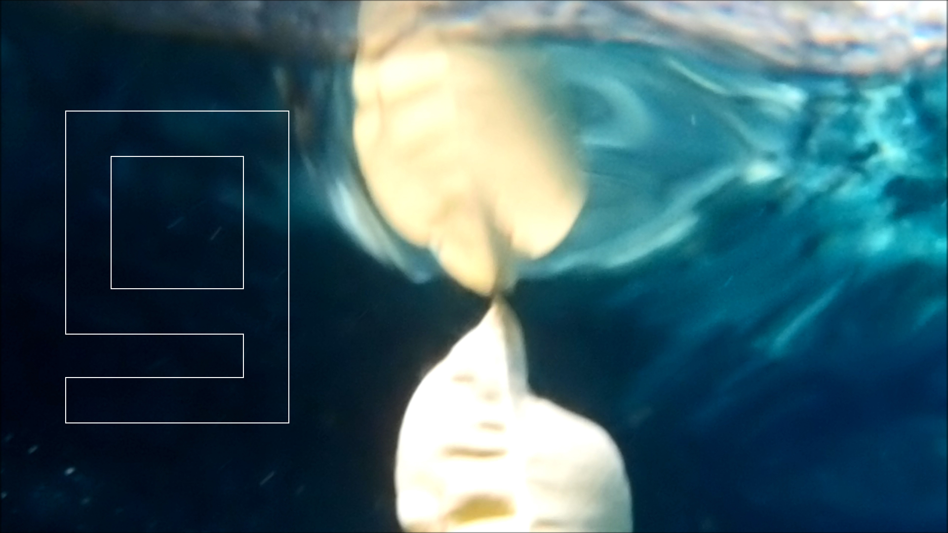 2022-04-14 Am Strand und im Wasser (Quallenvideo, Stills & Numbers) (Typo Grafik, Video)