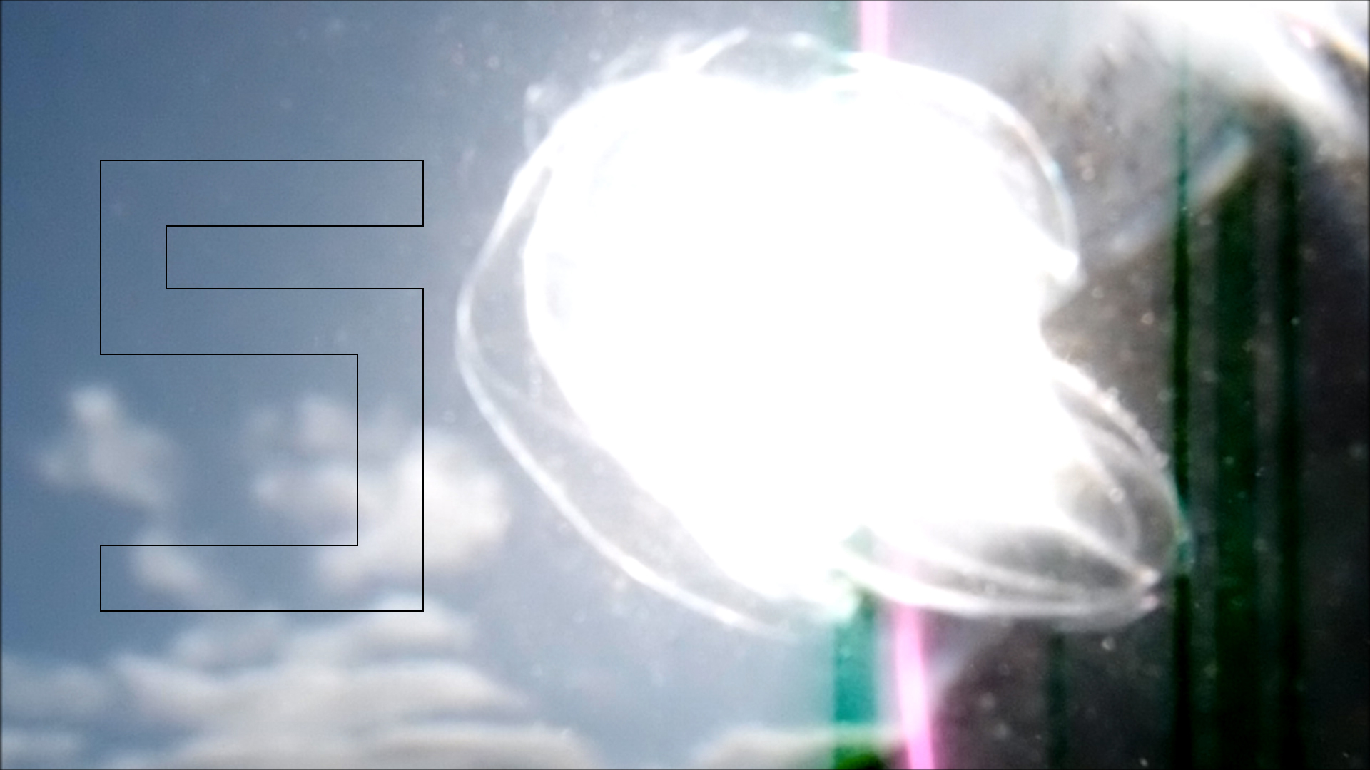 2022-04-14 Am Strand und im Wasser (Quallenvideo, Stills & Numbers) (Typo Grafik, Video)