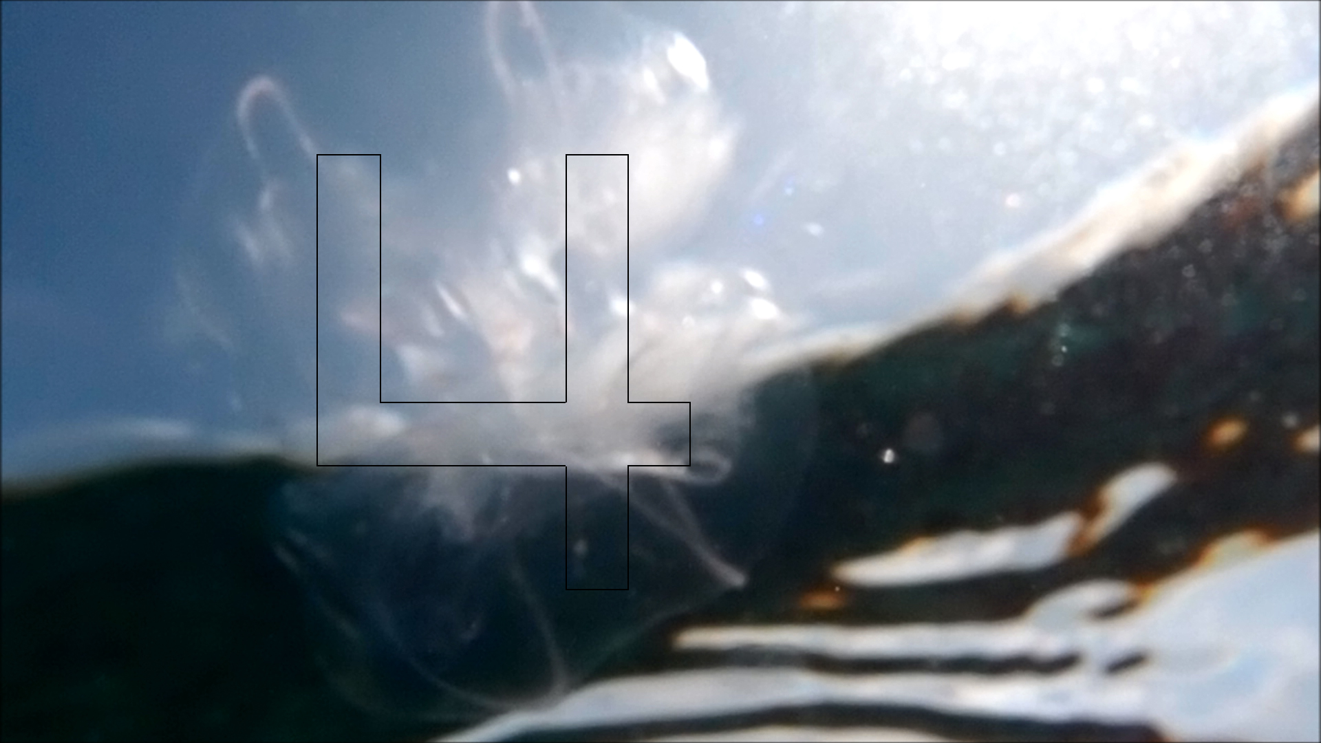 2022-04-14 Am Strand und im Wasser (Quallenvideo, Stills & Numbers) (Typo Grafik, Video)