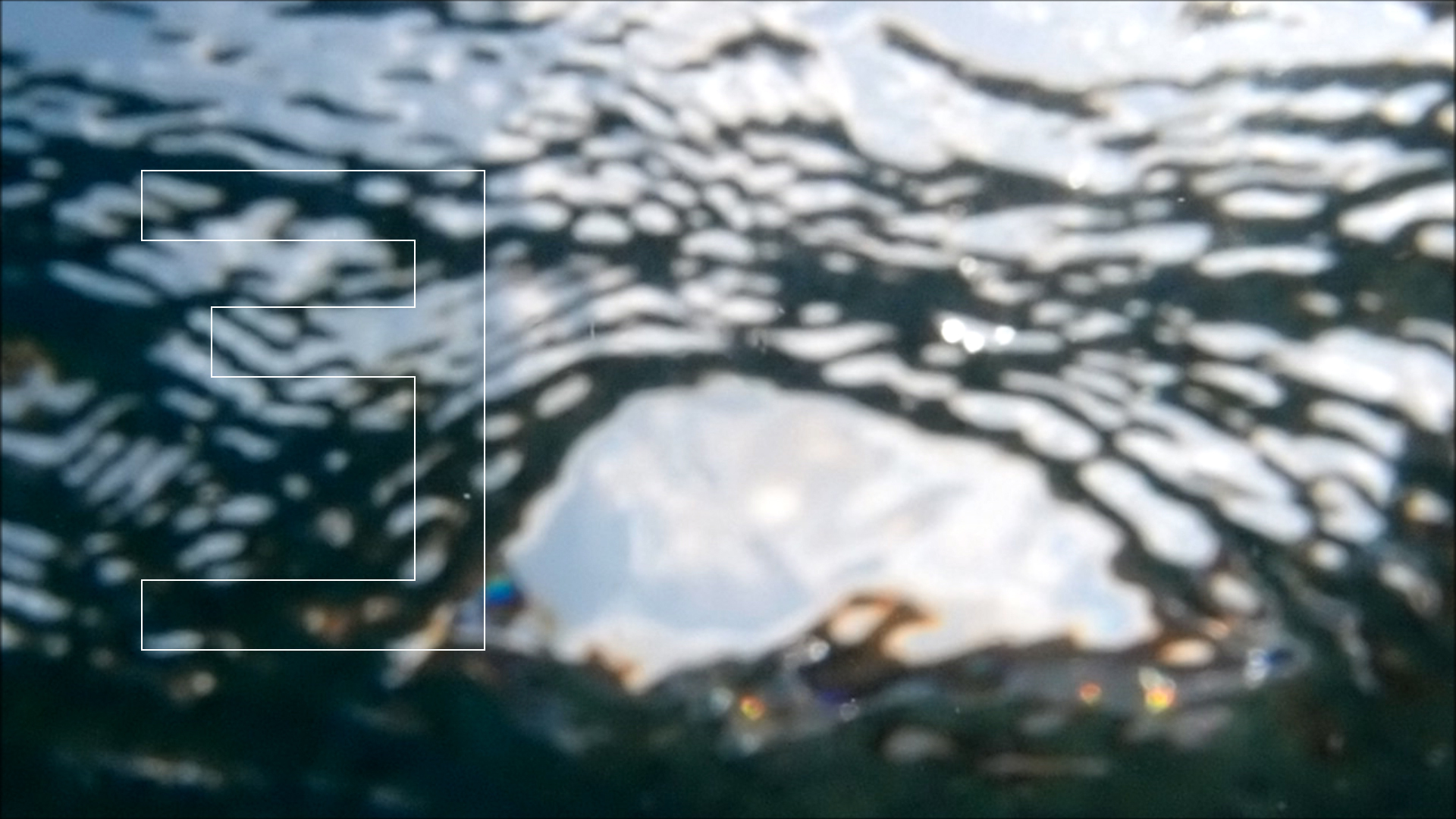 2022-04-14 Am Strand und im Wasser (Quallenvideo, Stills & Numbers) (Typo Grafik, Video)