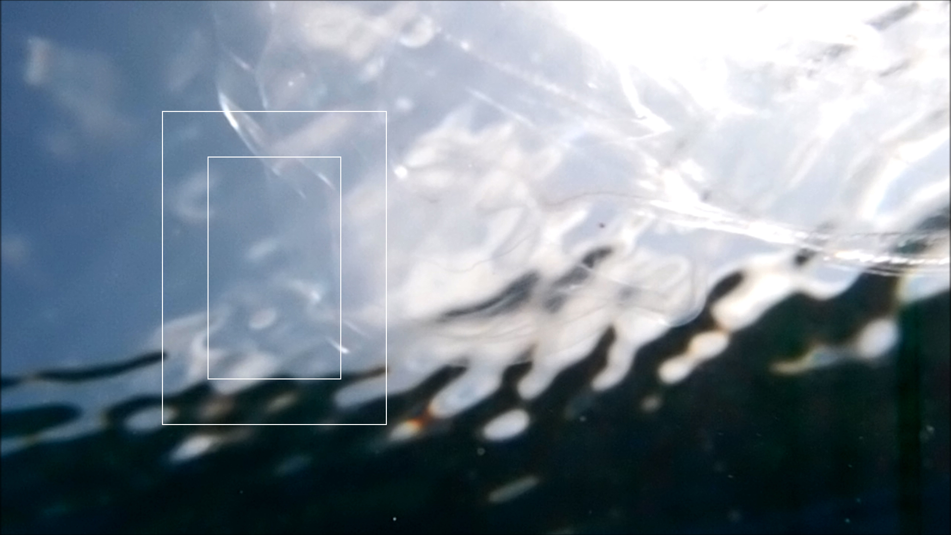 2022-04-14 Am Strand und im Wasser (Quallenvideo, Stills & Numbers) (Typo Grafik, Video)