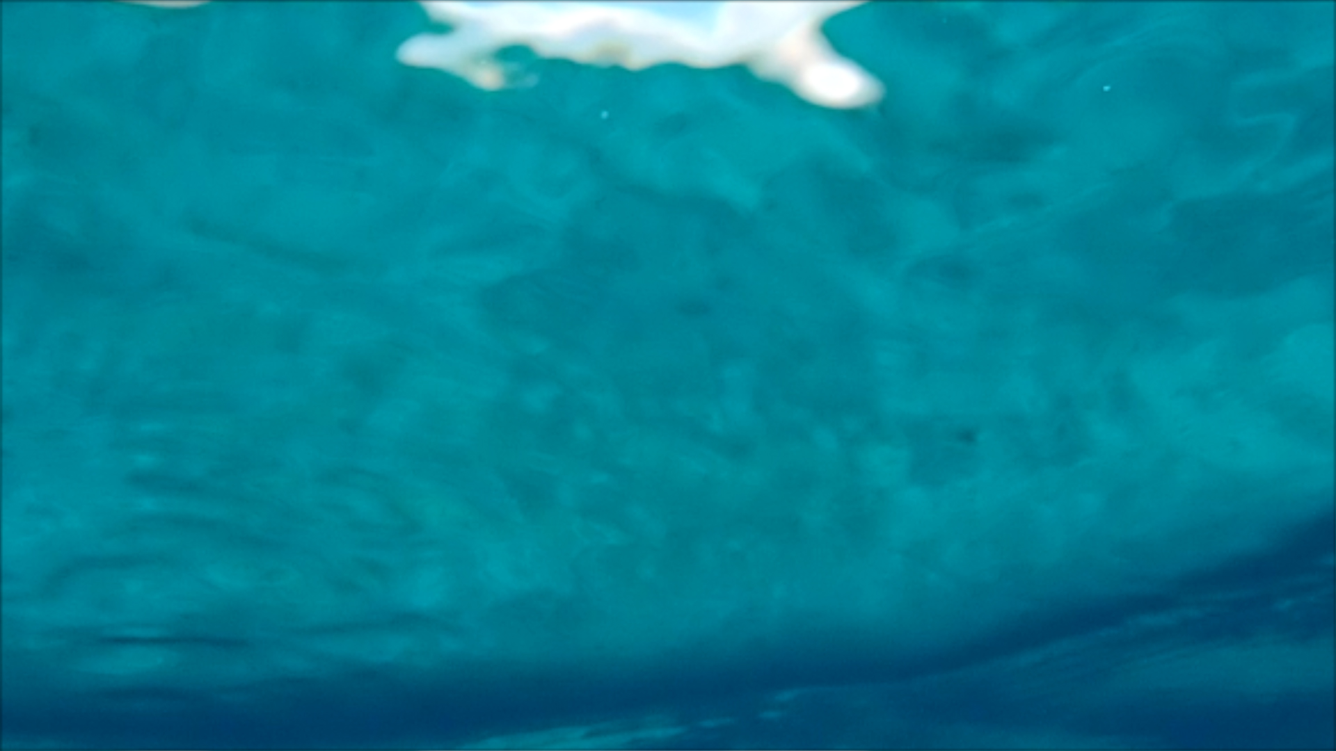 2022-04-14 Am Strand und im Wasser (Quallenvideo, Stills & Numbers) (Typo Grafik, Video)