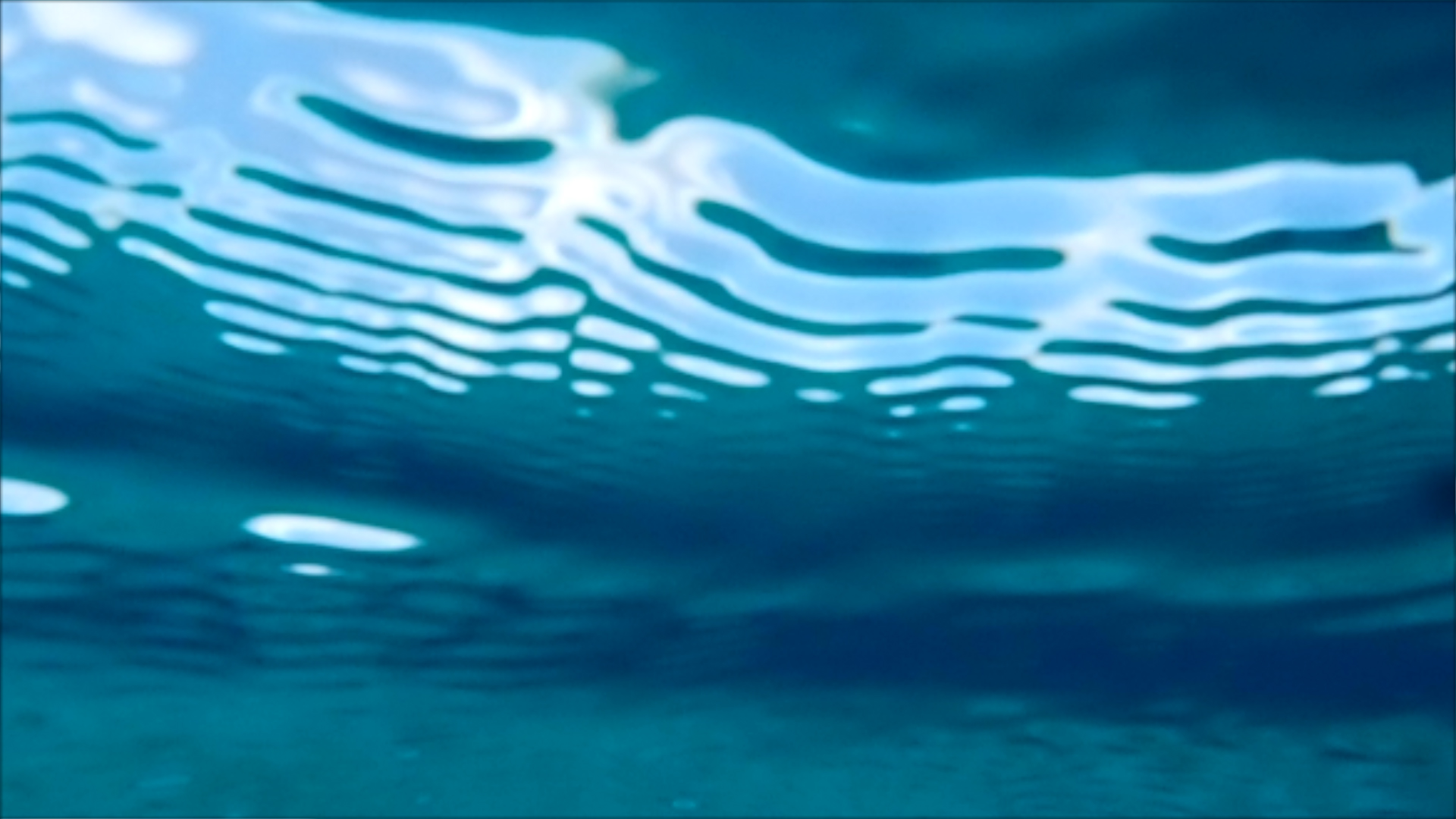 2022-04-14 Am Strand und im Wasser (Quallenvideo, Stills & Numbers) (Typo Grafik, Video)