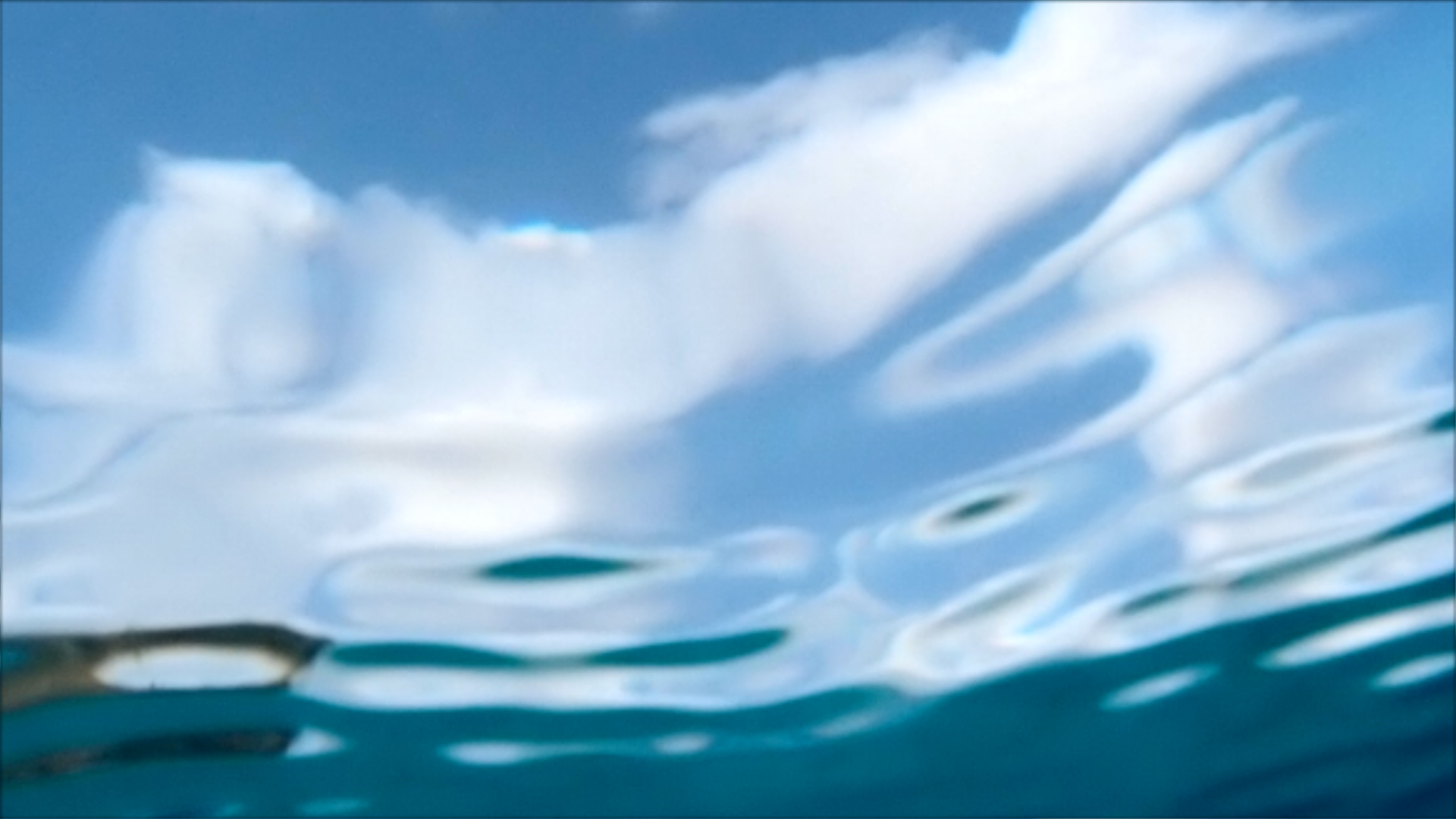 2022-04-14 Am Strand und im Wasser (Quallenvideo, Stills & Numbers) (Typo Grafik, Video)