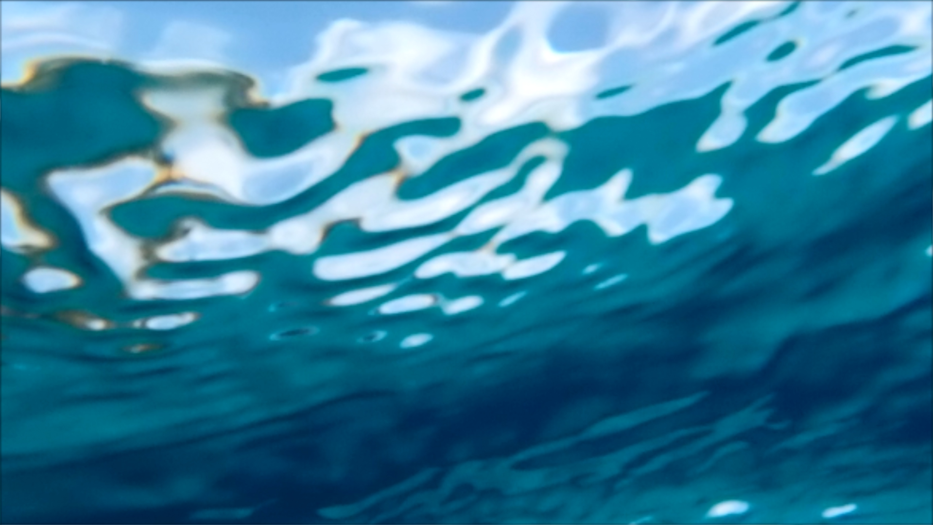 2022-04-14 Am Strand und im Wasser (Quallenvideo, Stills & Numbers) (Typo Grafik, Video)