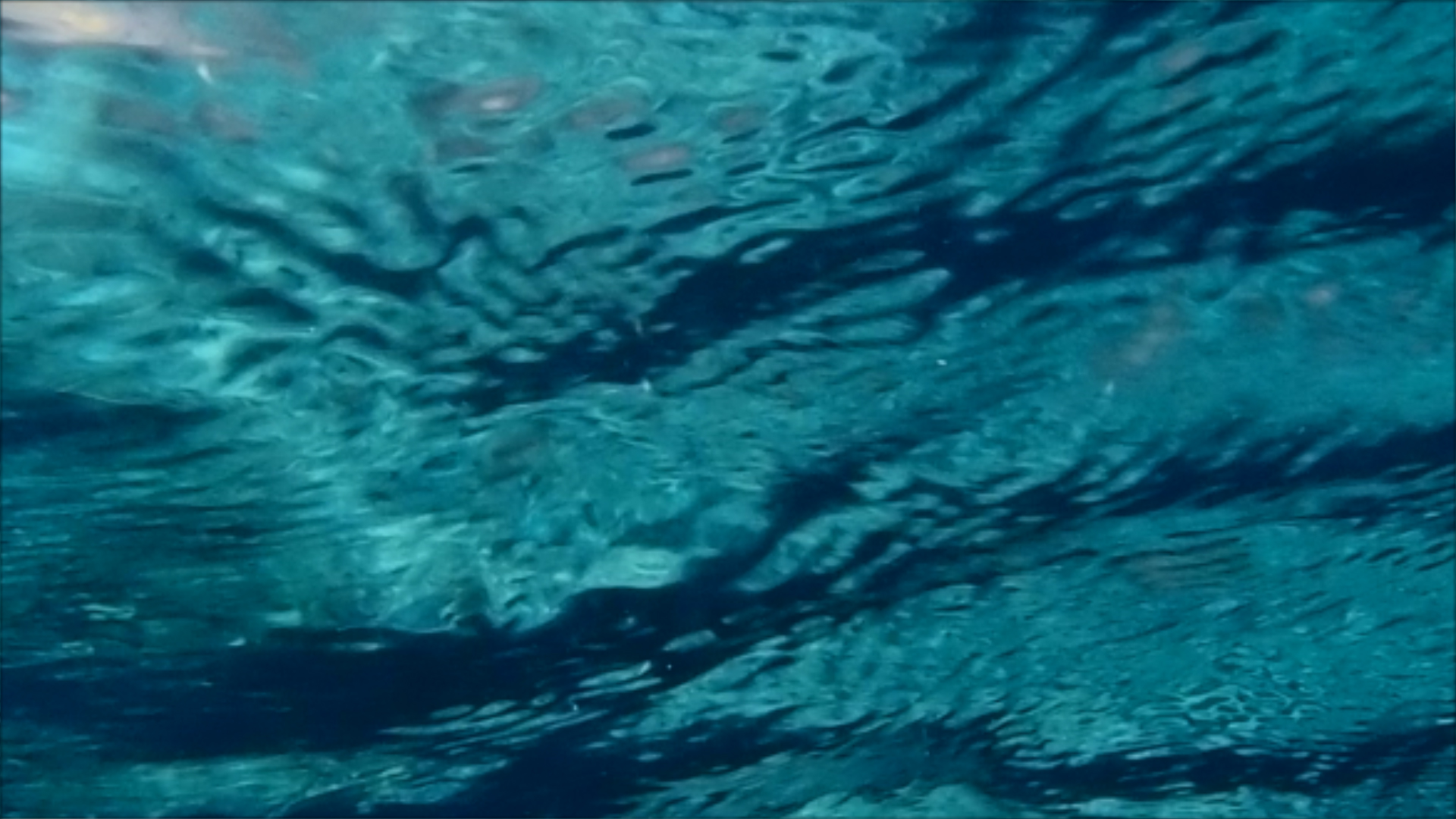 2022-04-14 Am Strand und im Wasser (Quallenvideo, Stills & Numbers) (Typo Grafik, Video)