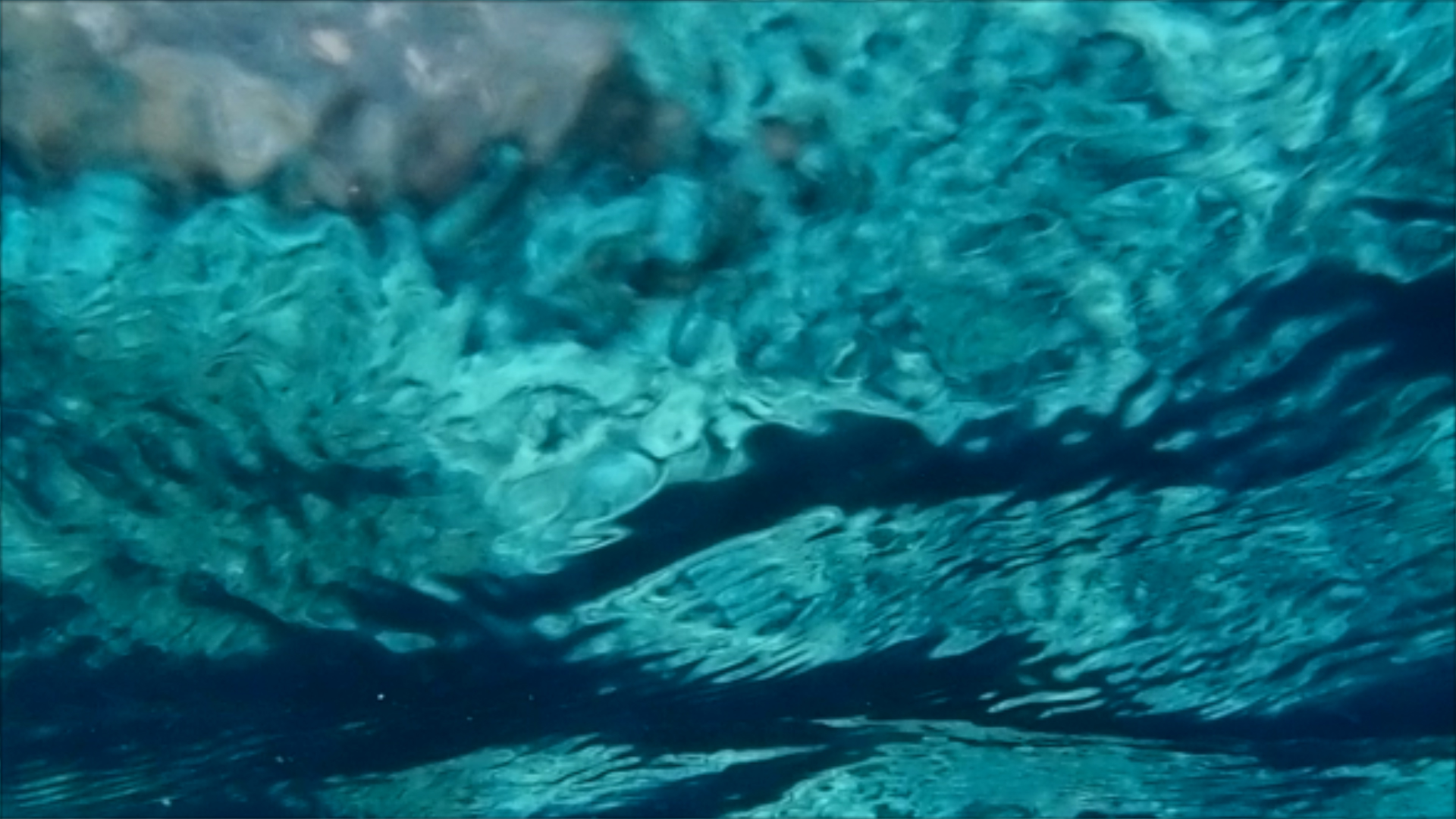 2022-04-14 Am Strand und im Wasser (Quallenvideo, Stills & Numbers) (Typo Grafik, Video)