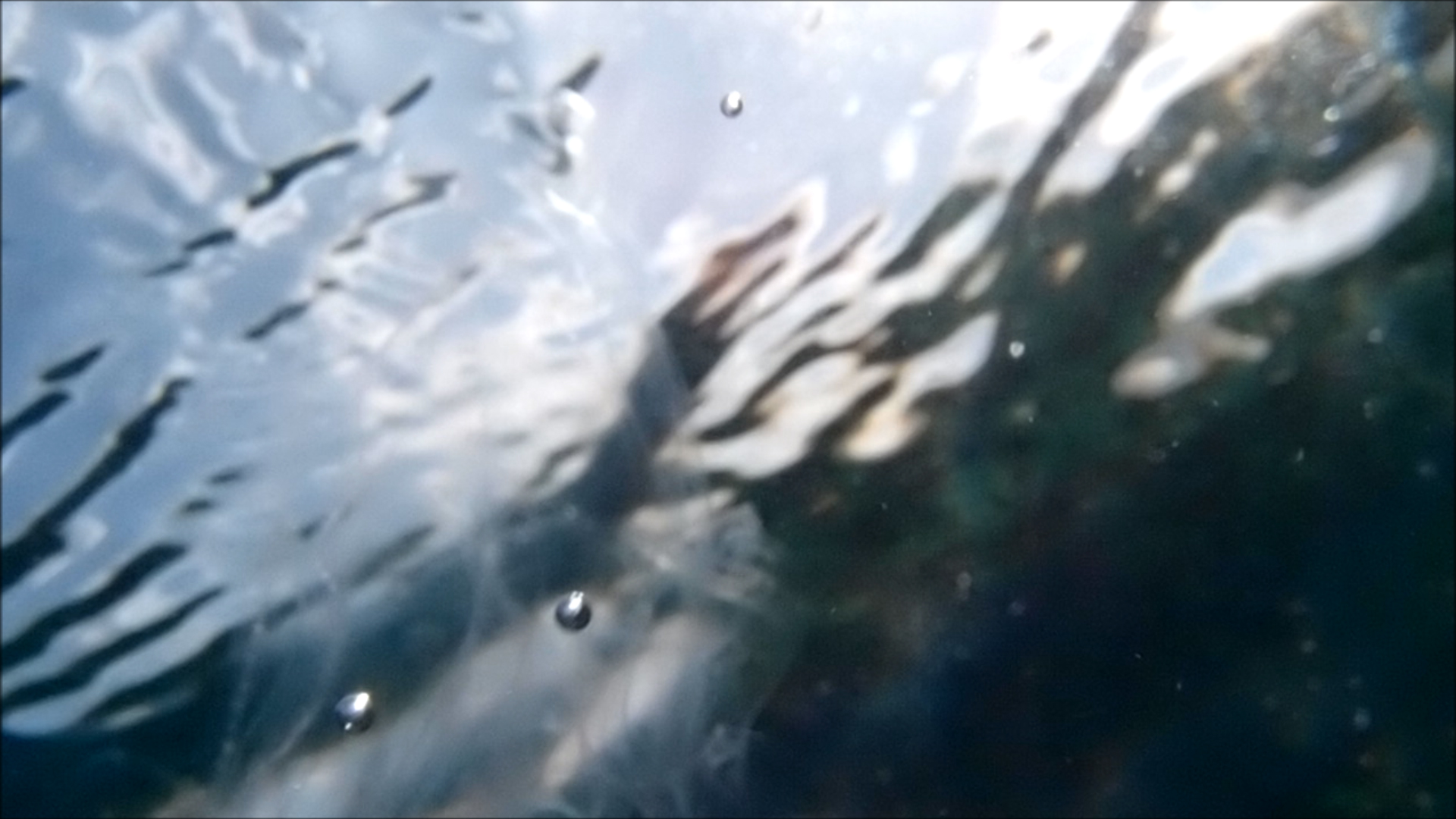 2022-04-14 Am Strand und im Wasser (Quallenvideo, Stills & Numbers) (Typo Grafik, Video)