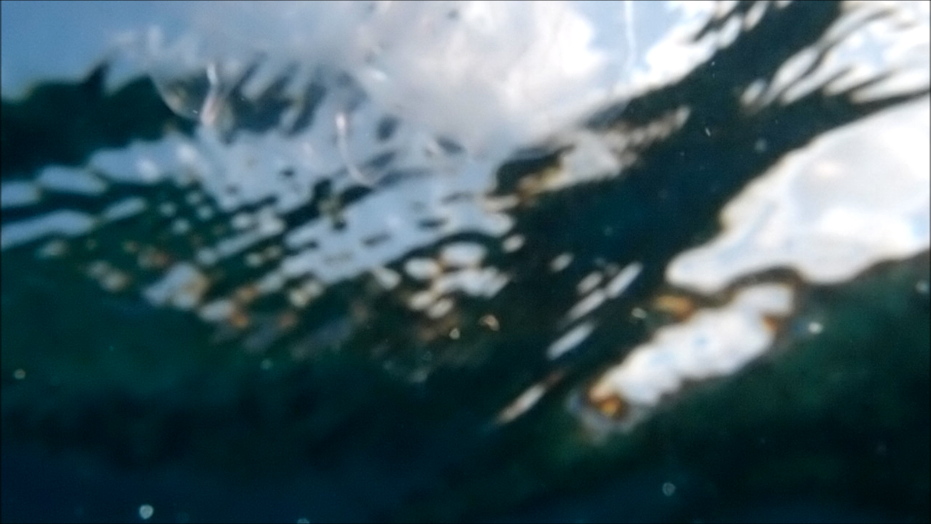 2022-04-14 Am Strand und im Wasser (Quallenvideo, Stills & Numbers) (Typo Grafik, Video)