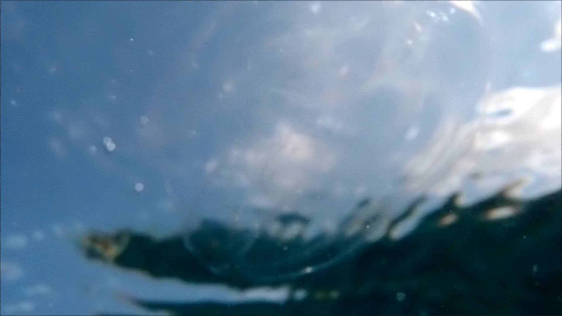 2022-04-14 Am Strand und im Wasser (Quallenvideo, Stills & Numbers) (Typo Grafik, Video)