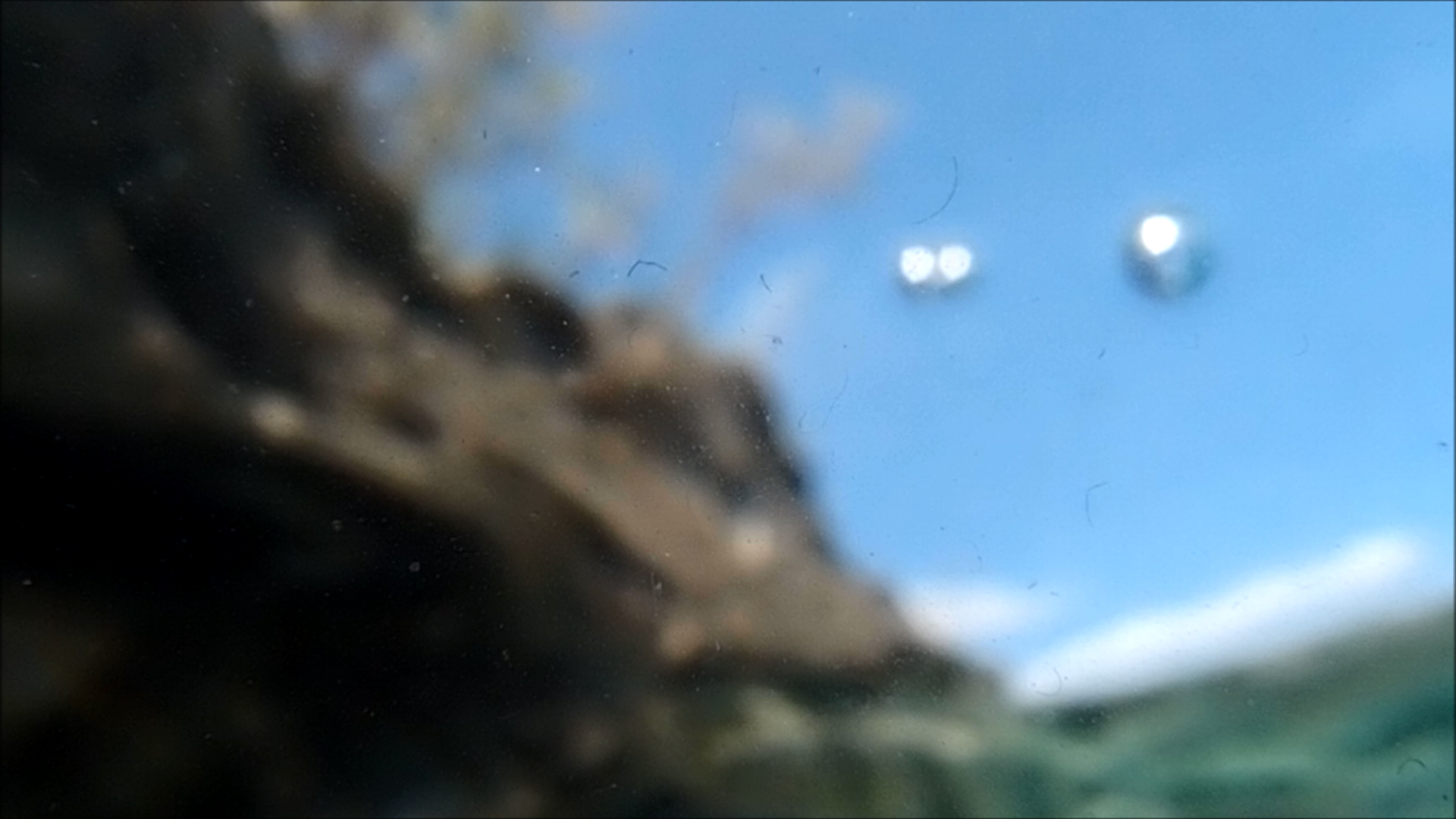 2022-04-14 Am Strand und im Wasser (Quallenvideo, Stills & Numbers) (Typo Grafik, Video)