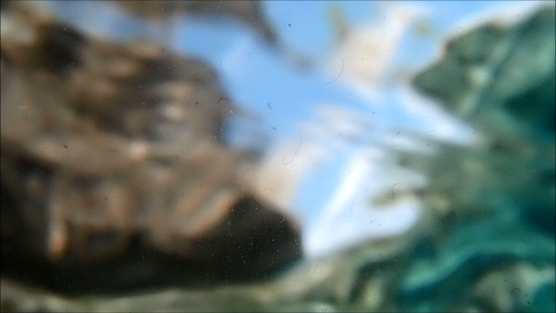 2022-04-14 Am Strand und im Wasser (Quallenvideo, Stills & Numbers) (Typo Grafik, Video)