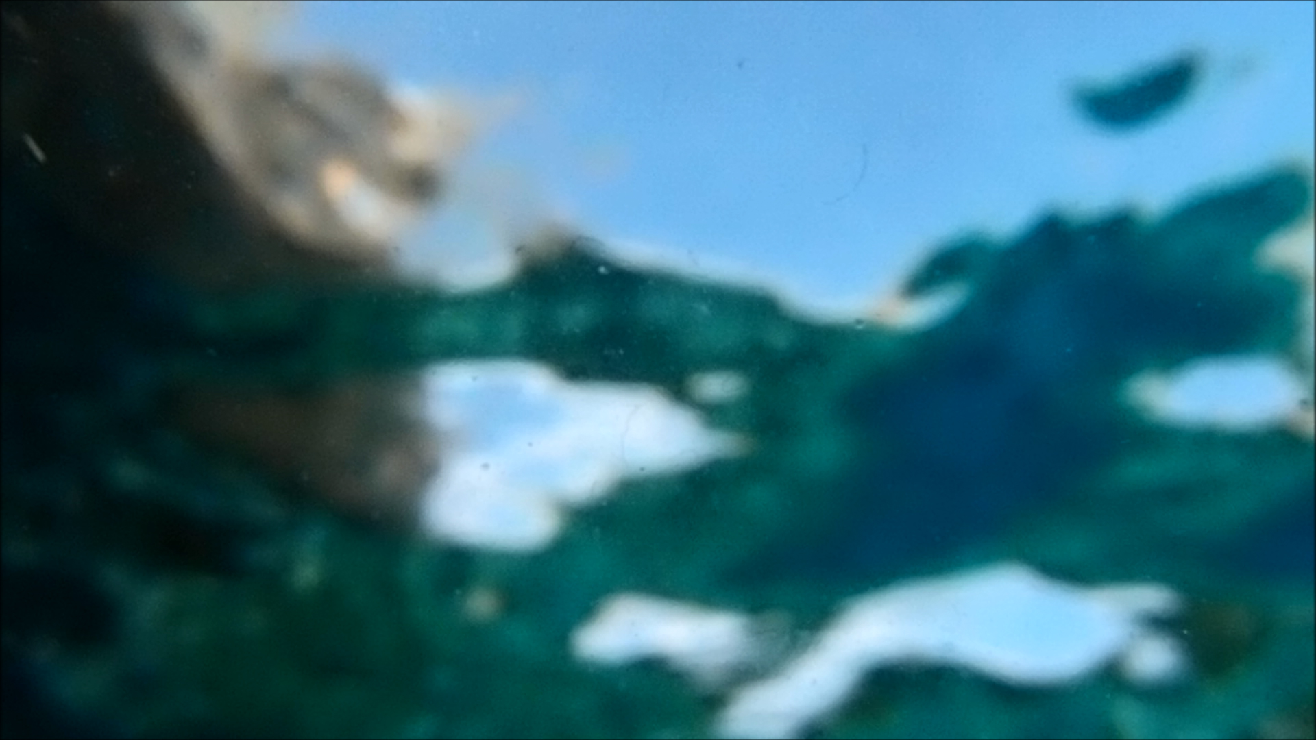 2022-04-14 Am Strand und im Wasser (Quallenvideo, Stills & Numbers) (Typo Grafik, Video)