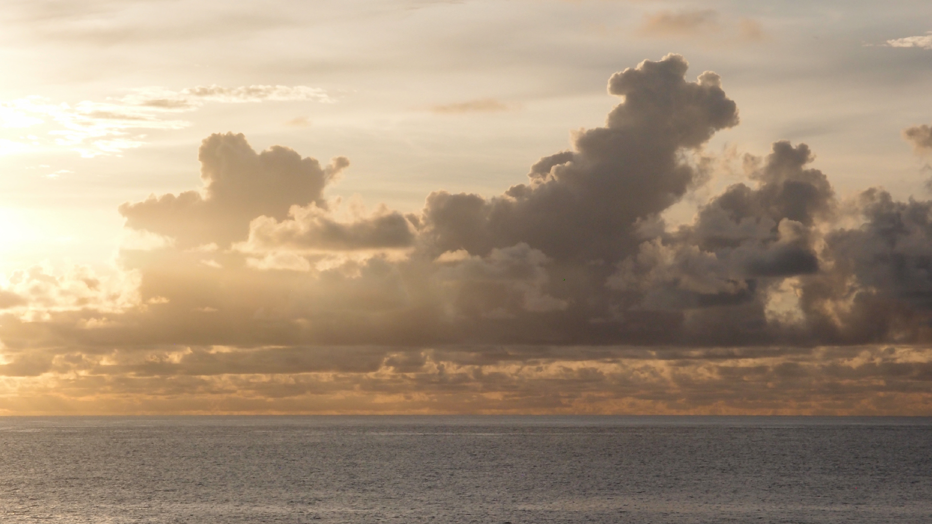2022-10-27 15 Uhr 58 Wolken und Wellen (Foto, Video)