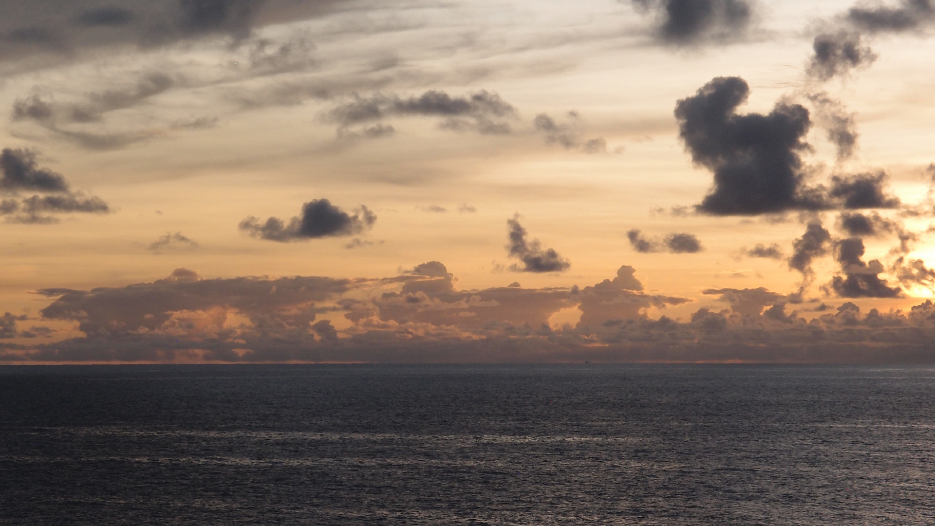 2022-10-27 15 Uhr 58 Wolken und Wellen (Foto, Video)
