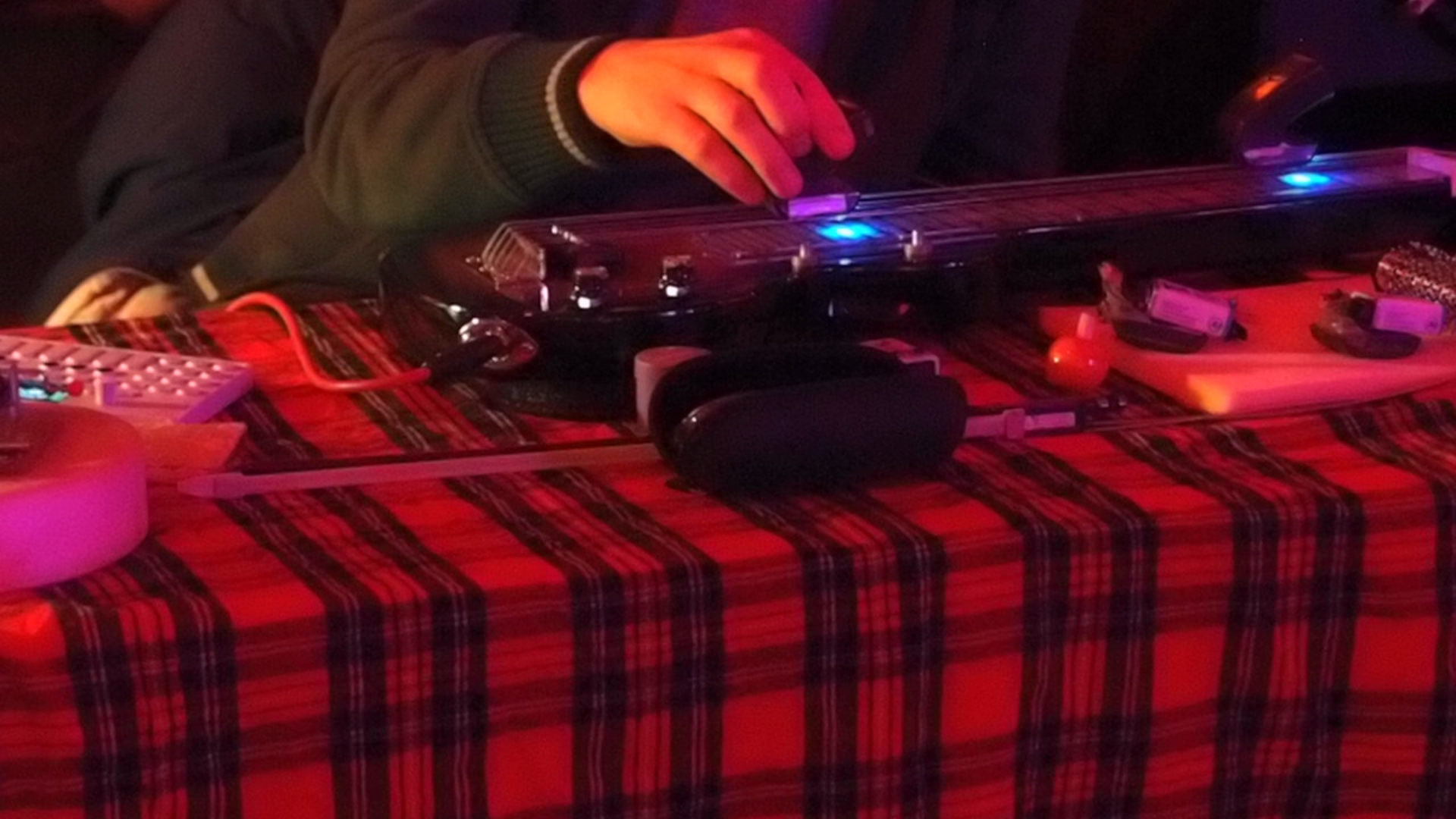 2020-03-03 Ame Zek, rauschpartikel (elektro akustisch)