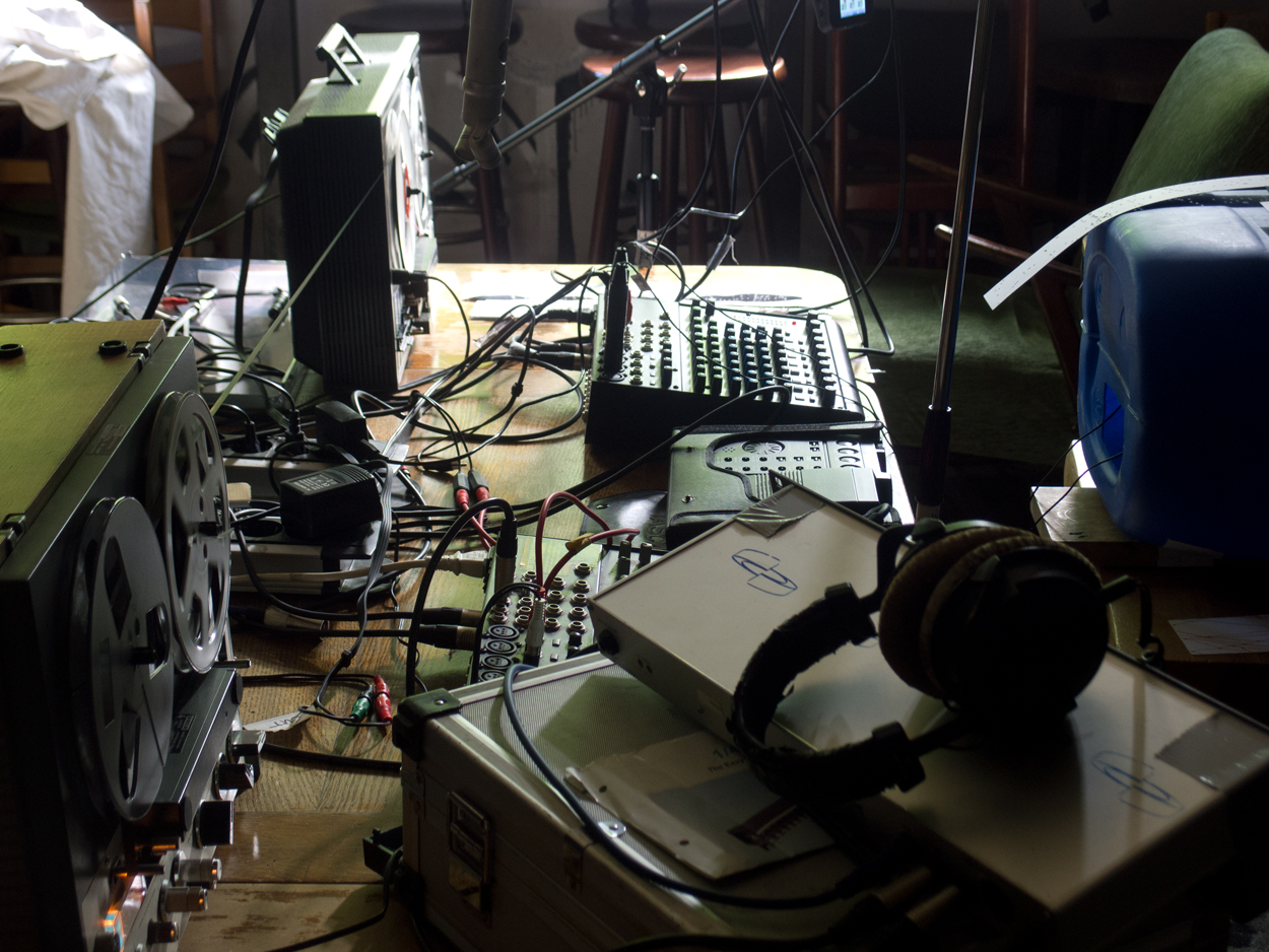 2020-05-01 'sand' Remix Teil 13 (Remix + Aufnahme Tonband, 2te Reprise) (Audio + Video)