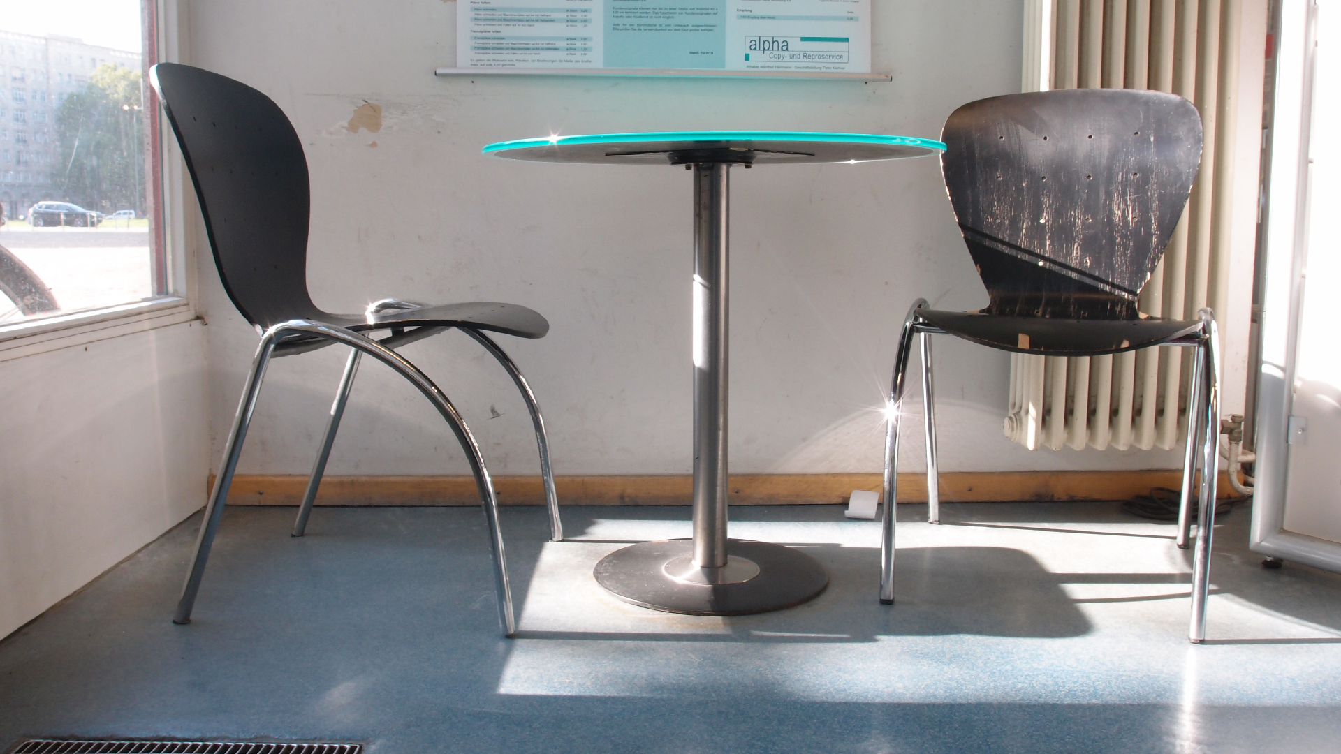 2021-09-30 grüner Tisch (Komposition, Typo Grafik)