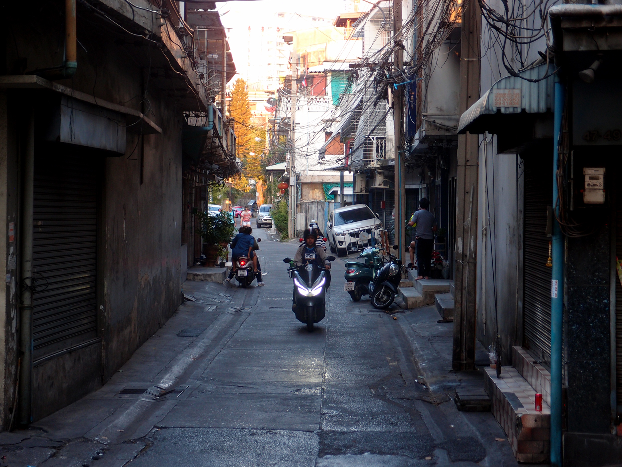 2020-01-05 17 uhr Si Phraya Road (Foto, Video)