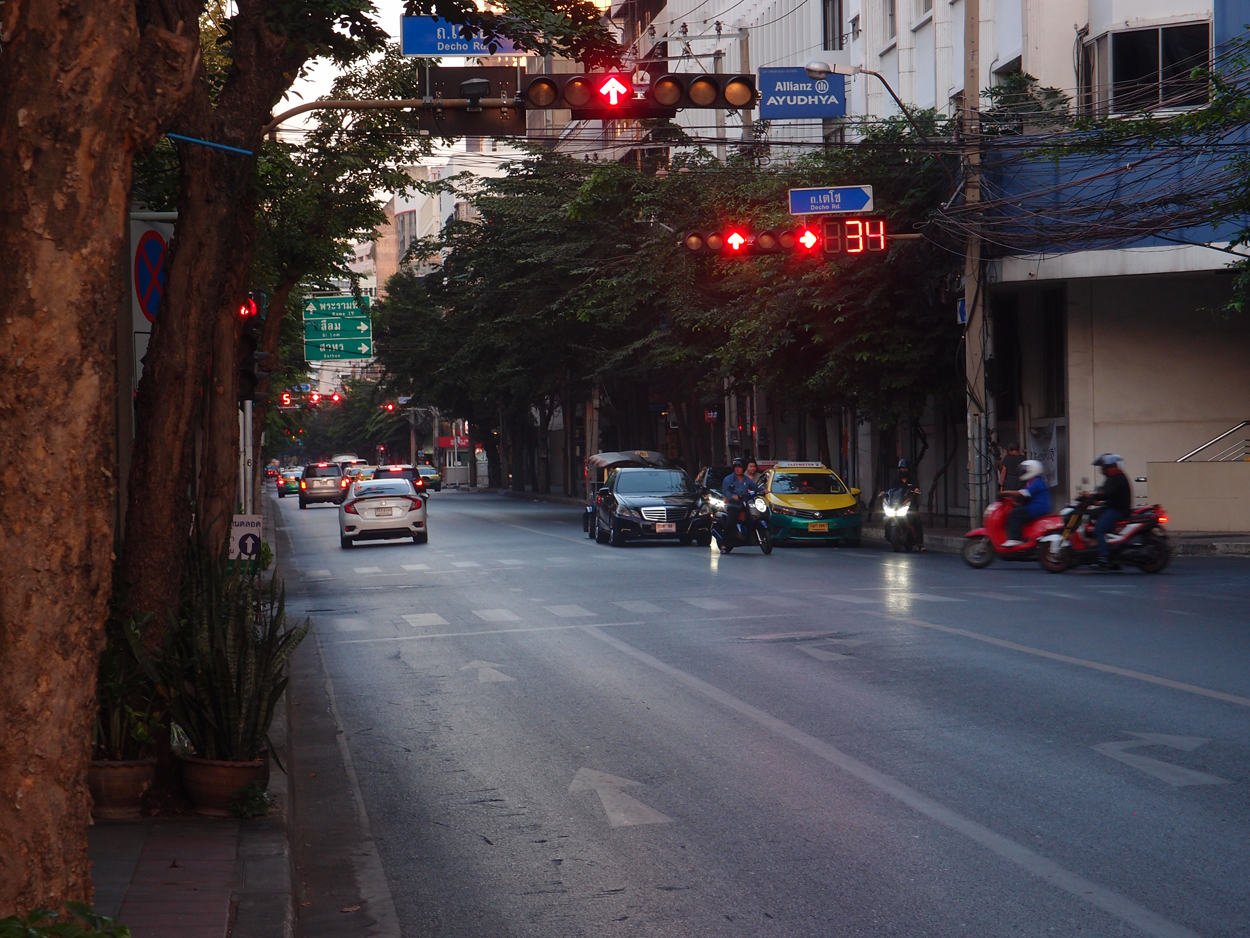 2020-01-05 17 uhr Si Phraya Road (Foto, Video)